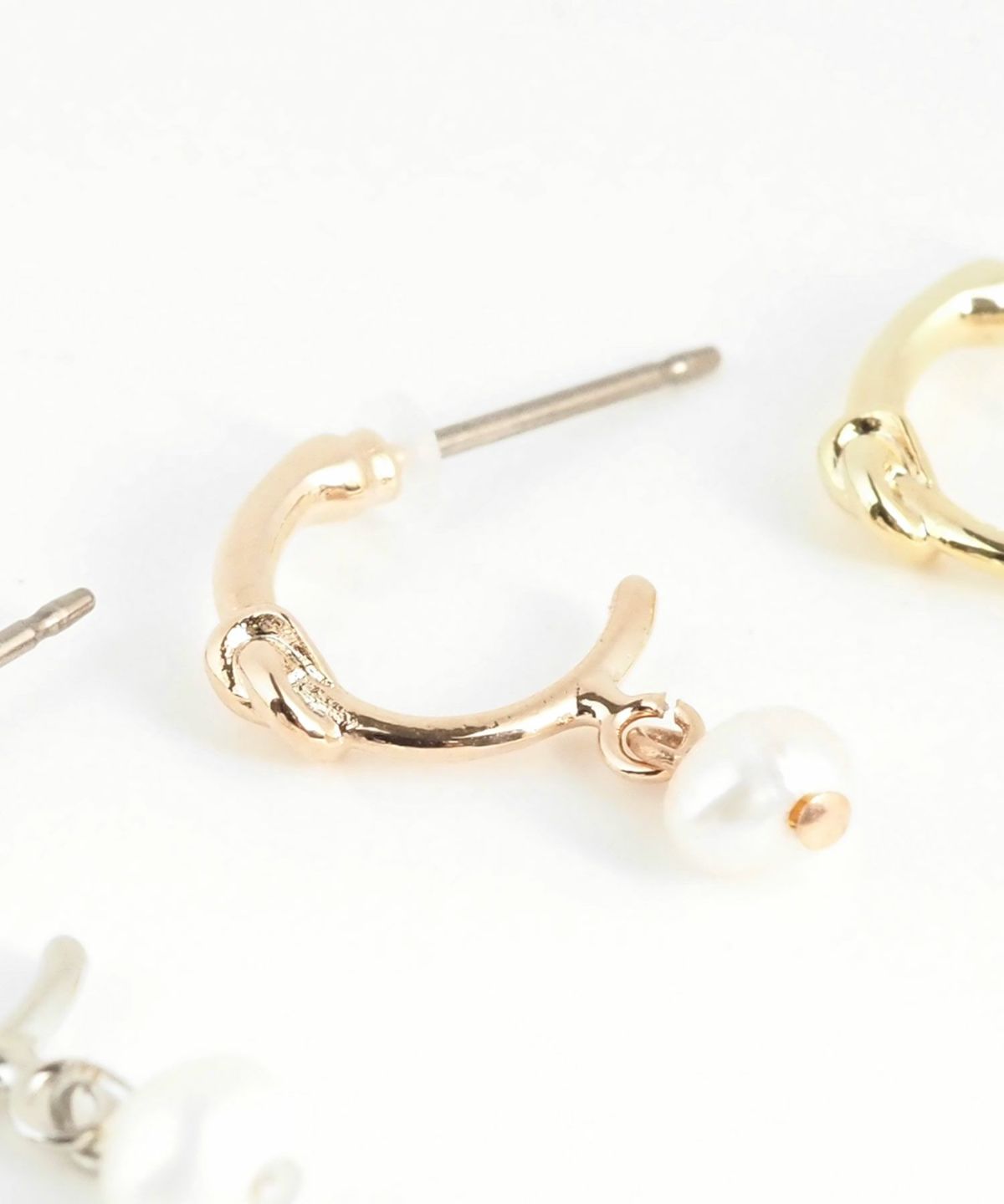 ノットライン淡水パールピュアチタンポストピアス