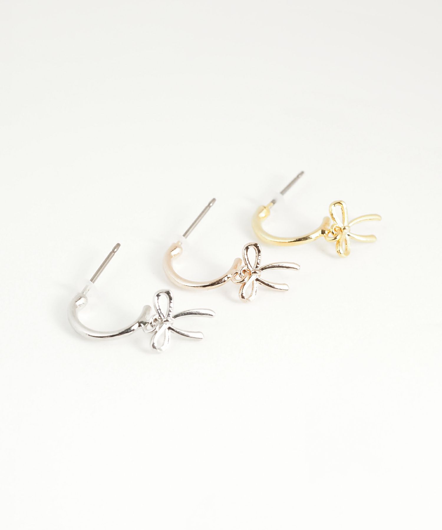 リボンピュアチタンポストピアス