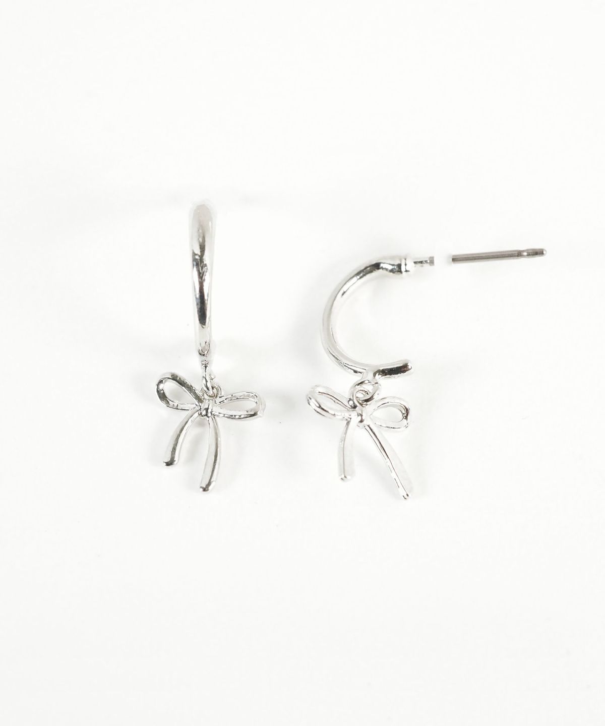 リボンピュアチタンポストピアス