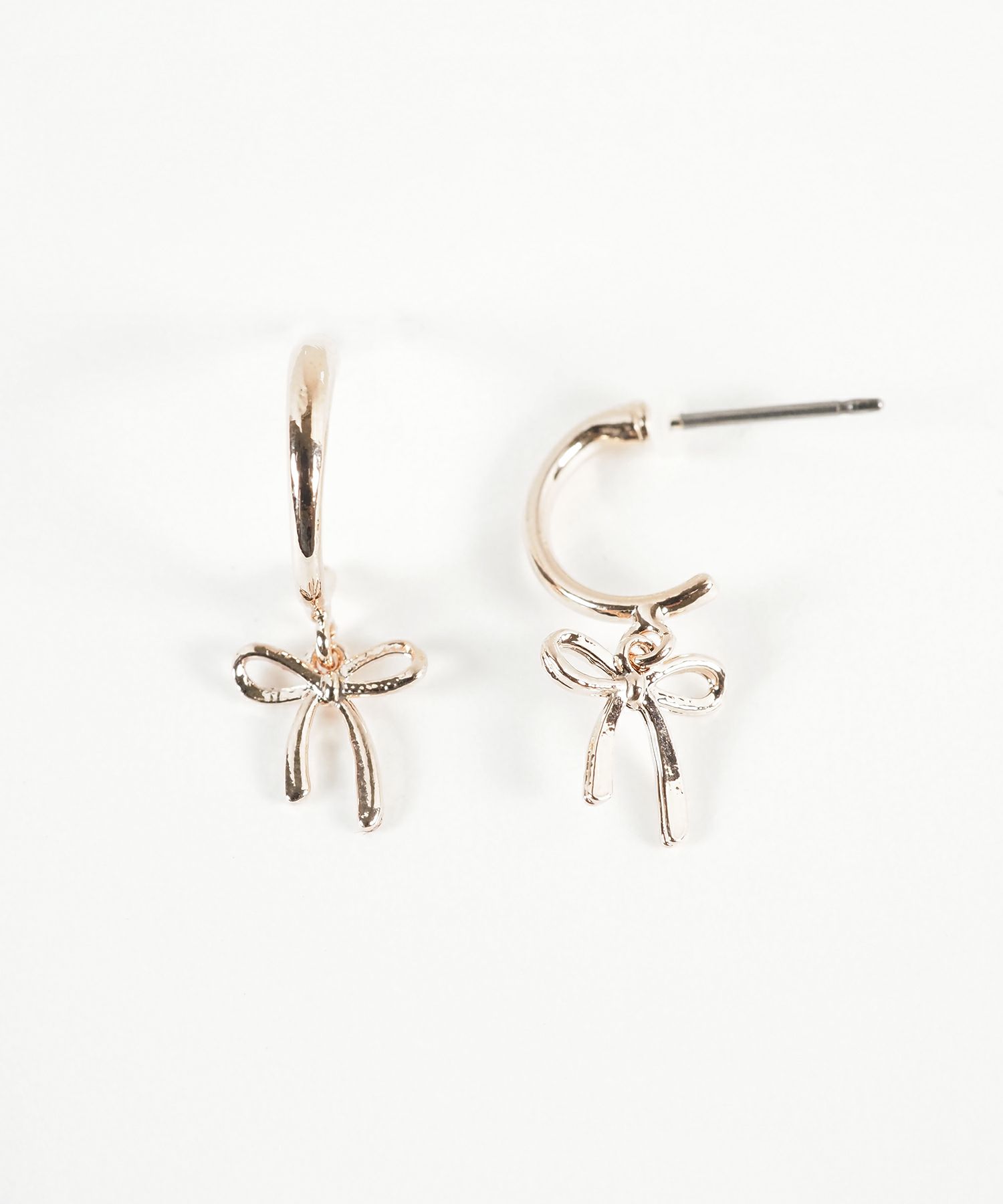 リボンピュアチタンポストピアス