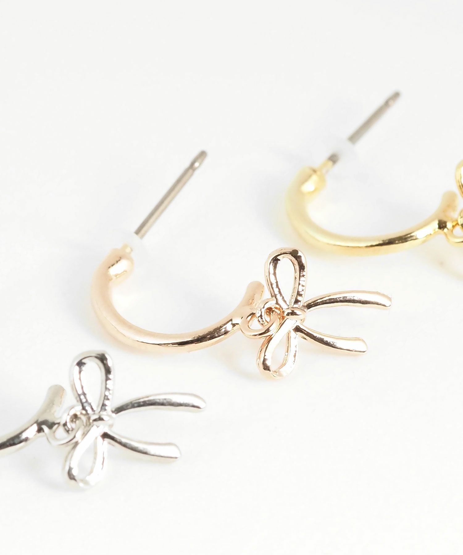 リボンピュアチタンポストピアス