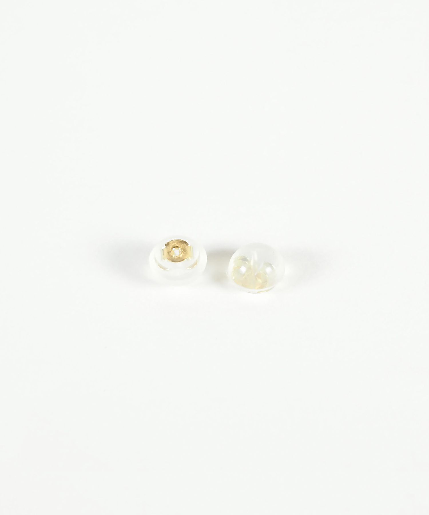 リボンピュアチタンポストピアス