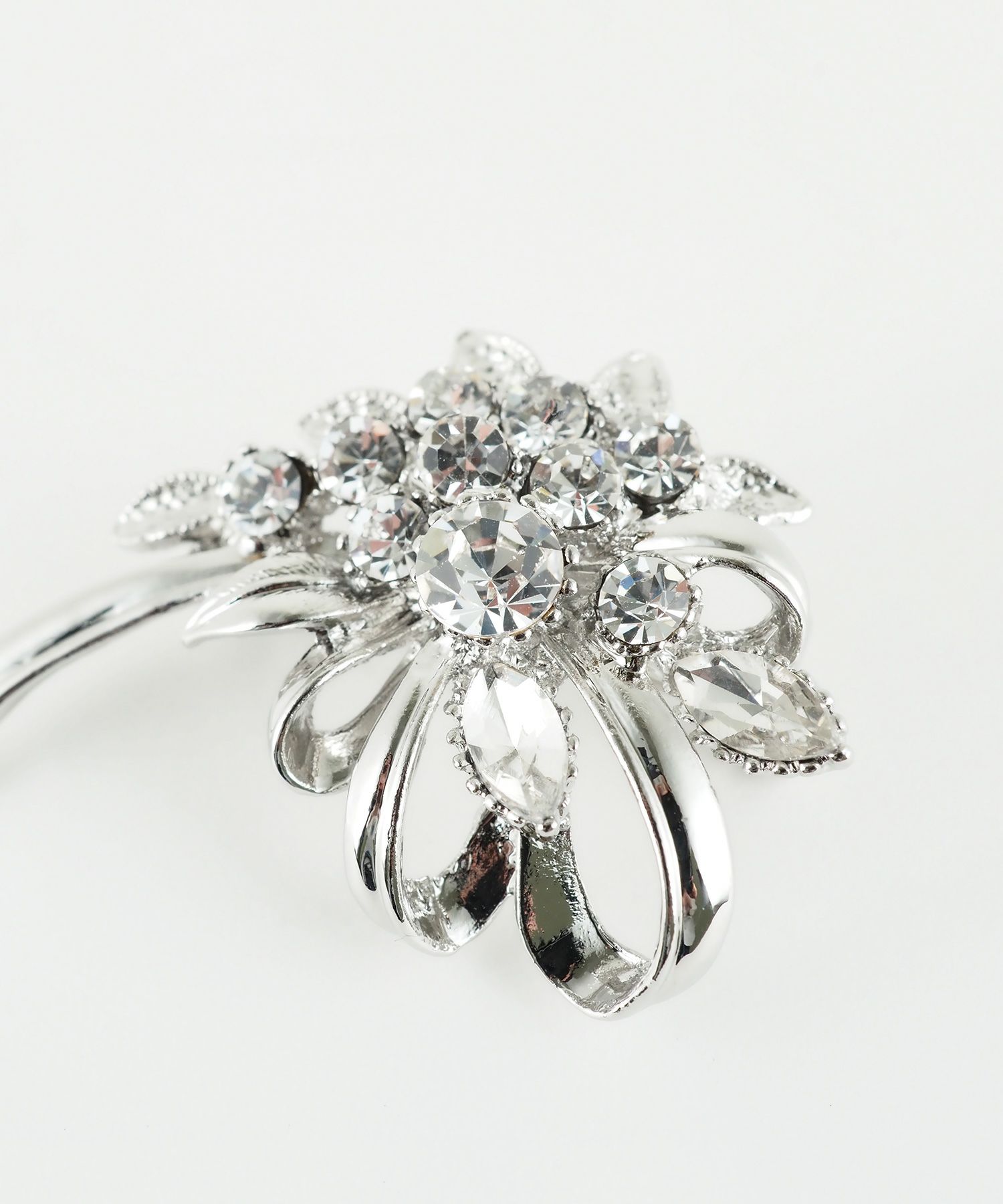 フラワーストーンリボンブローチ