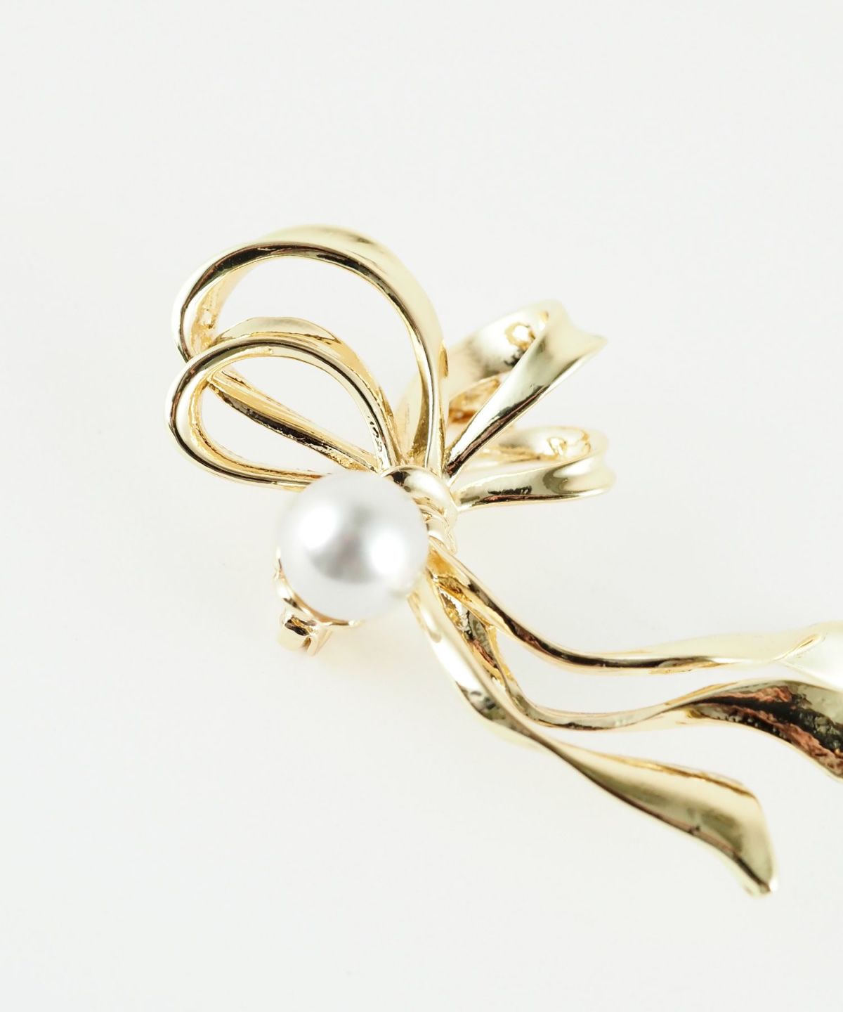 リボンノットパールブローチ
