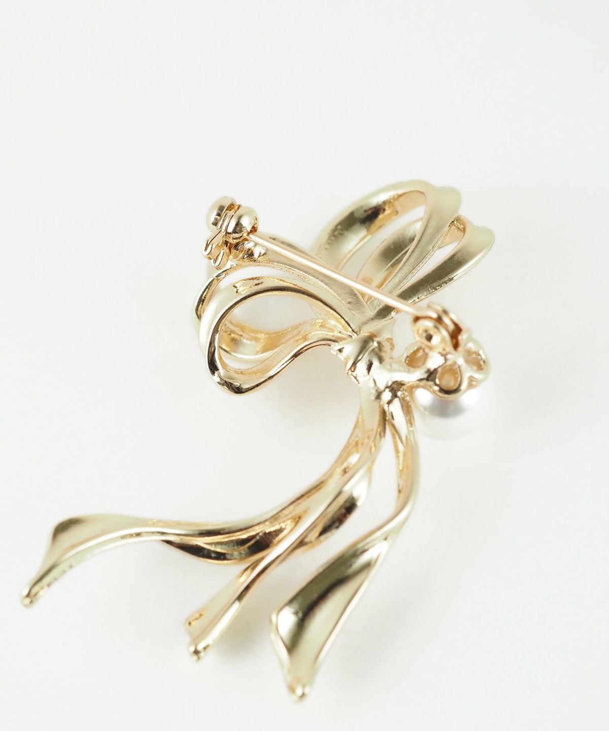 リボンノットパールブローチ