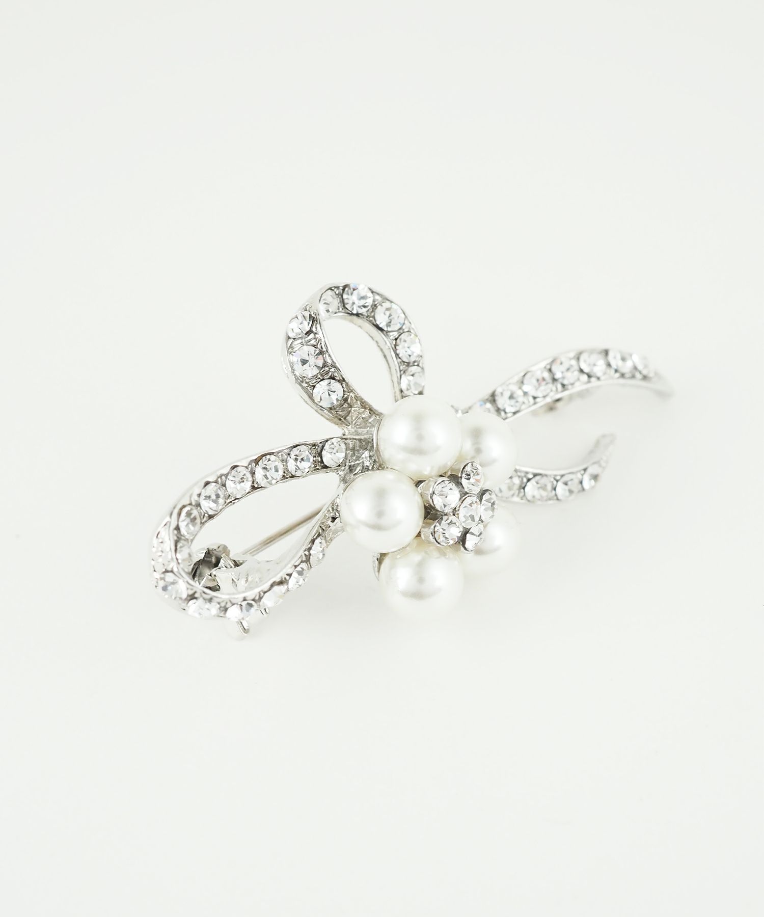 フラワーパールリボンストーンブローチ