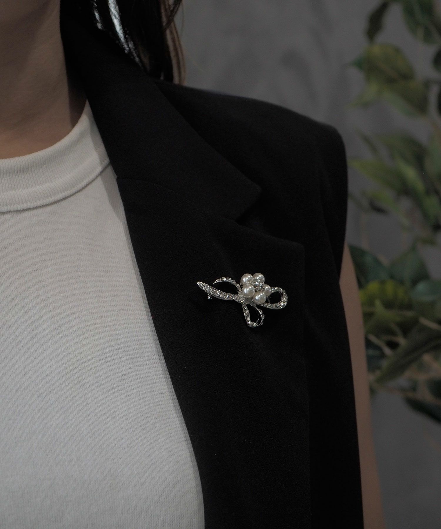 フラワーパールリボンストーンブローチ