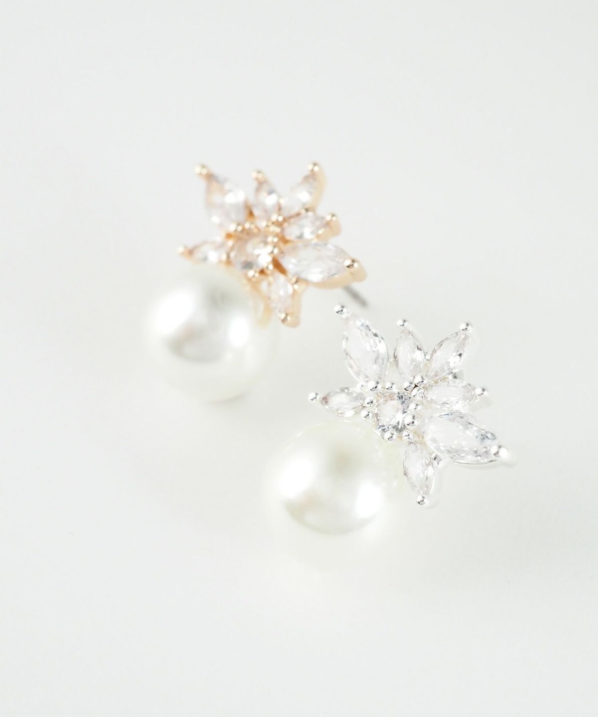 フラワーキュービックパールチタンポストピアス