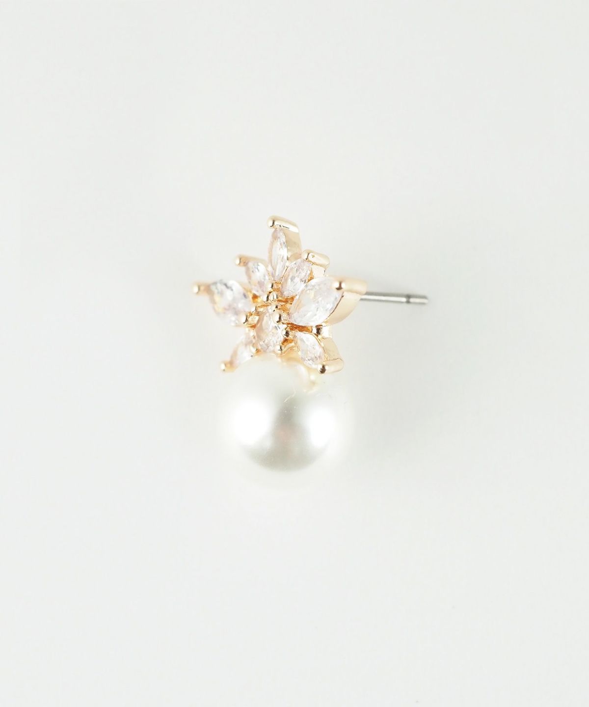 フラワーキュービックパールチタンポストピアス