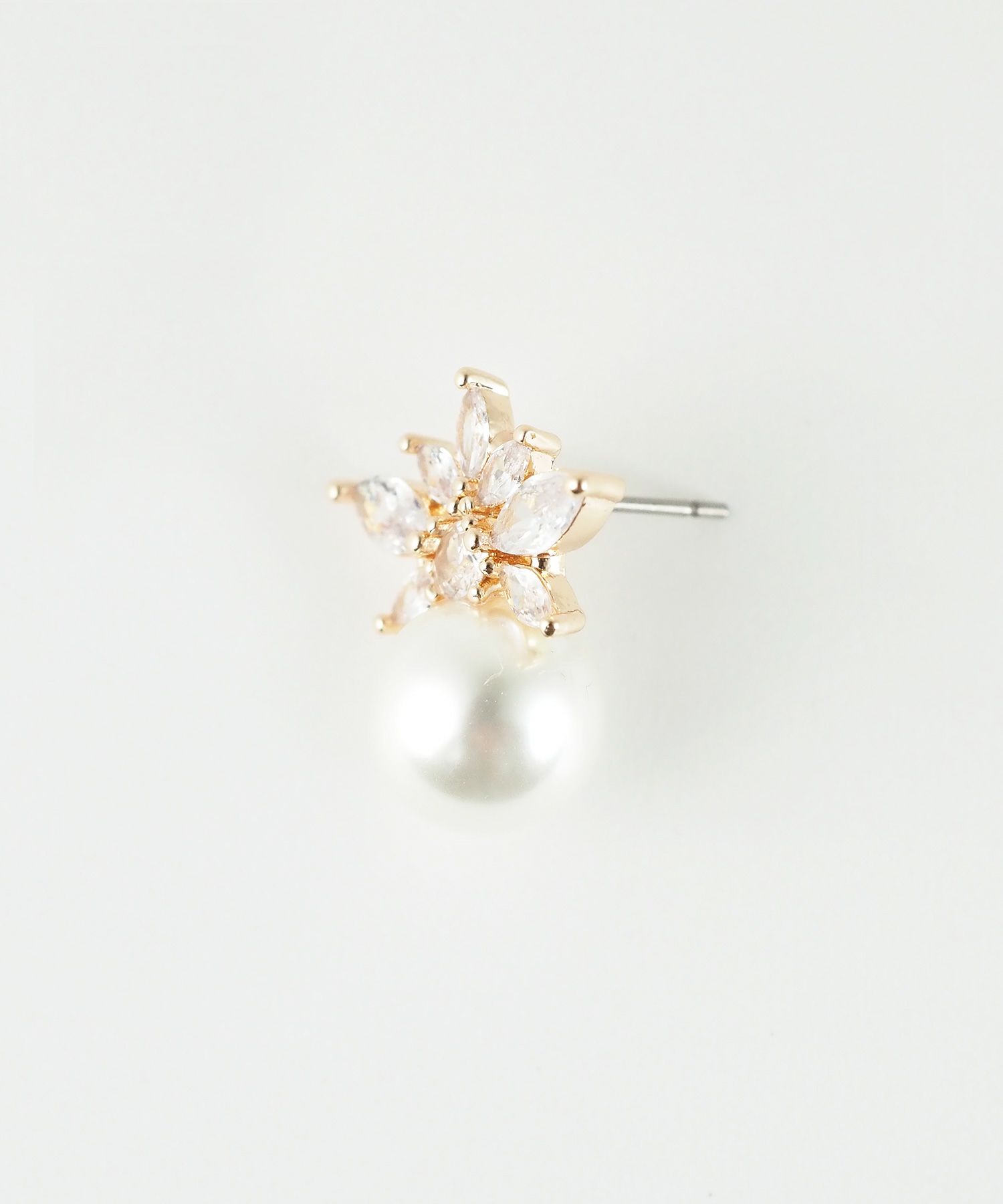 フラワーキュービックパールチタンポストピアス