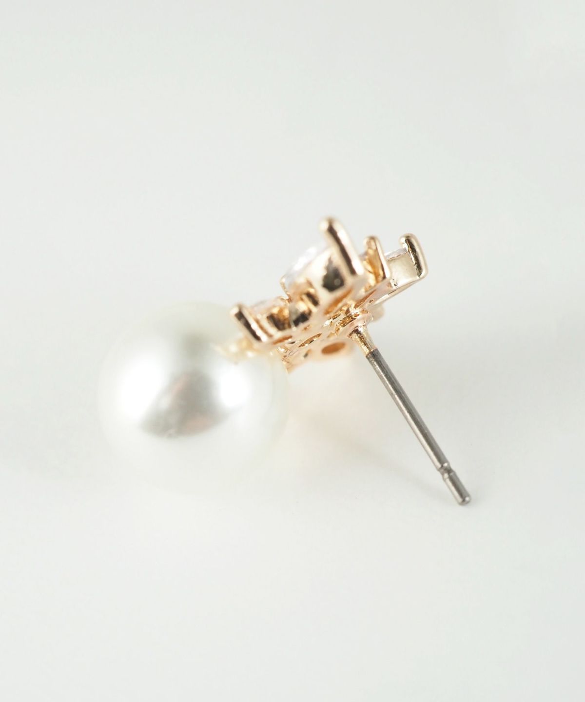 フラワーキュービックパールチタンポストピアス