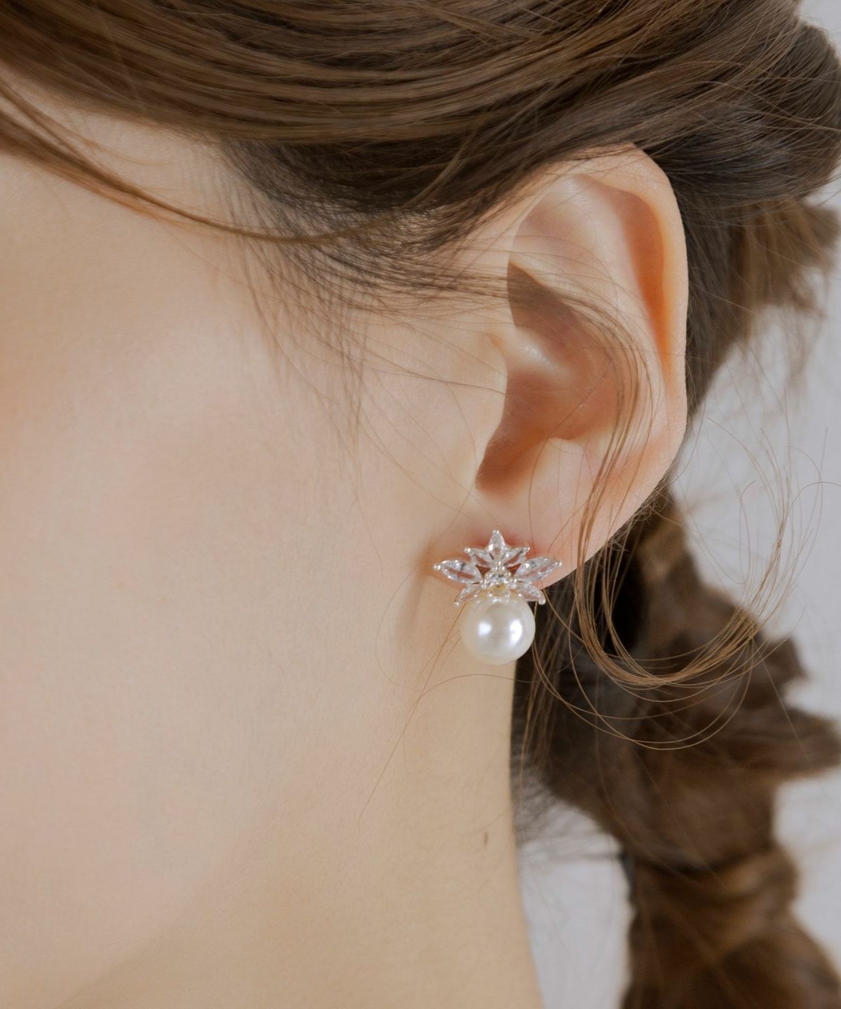 フラワーキュービックパールチタンポストピアス