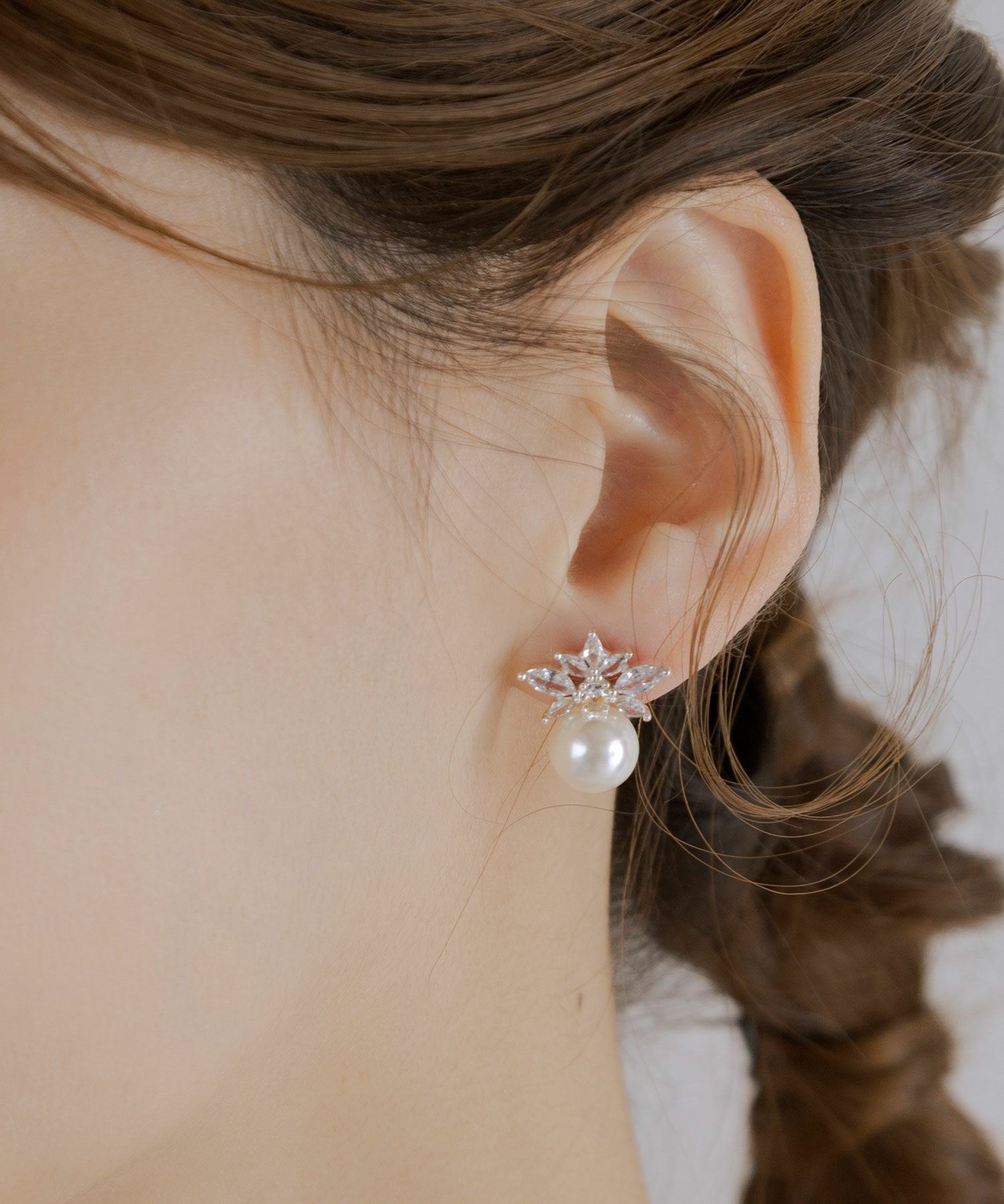 フラワーキュービックパールチタンポストピアス