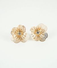 透かしフラワーチタンポストピアス
