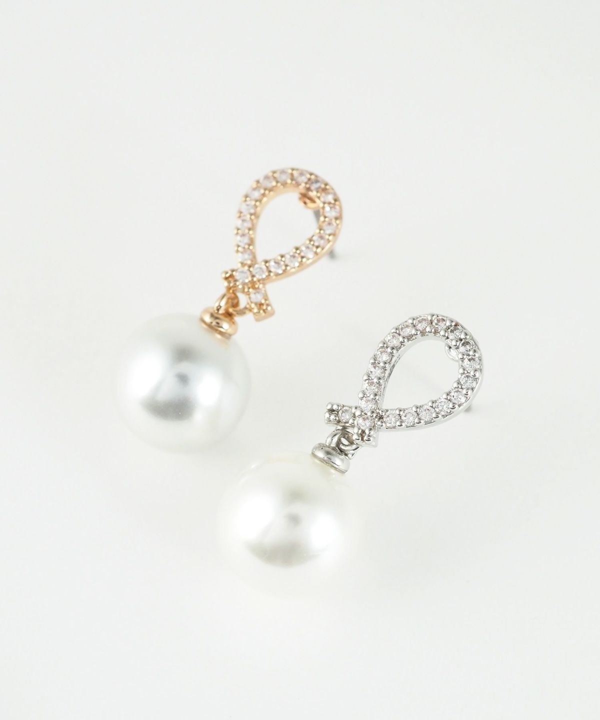 ノットラインストーンチタンポストピアス