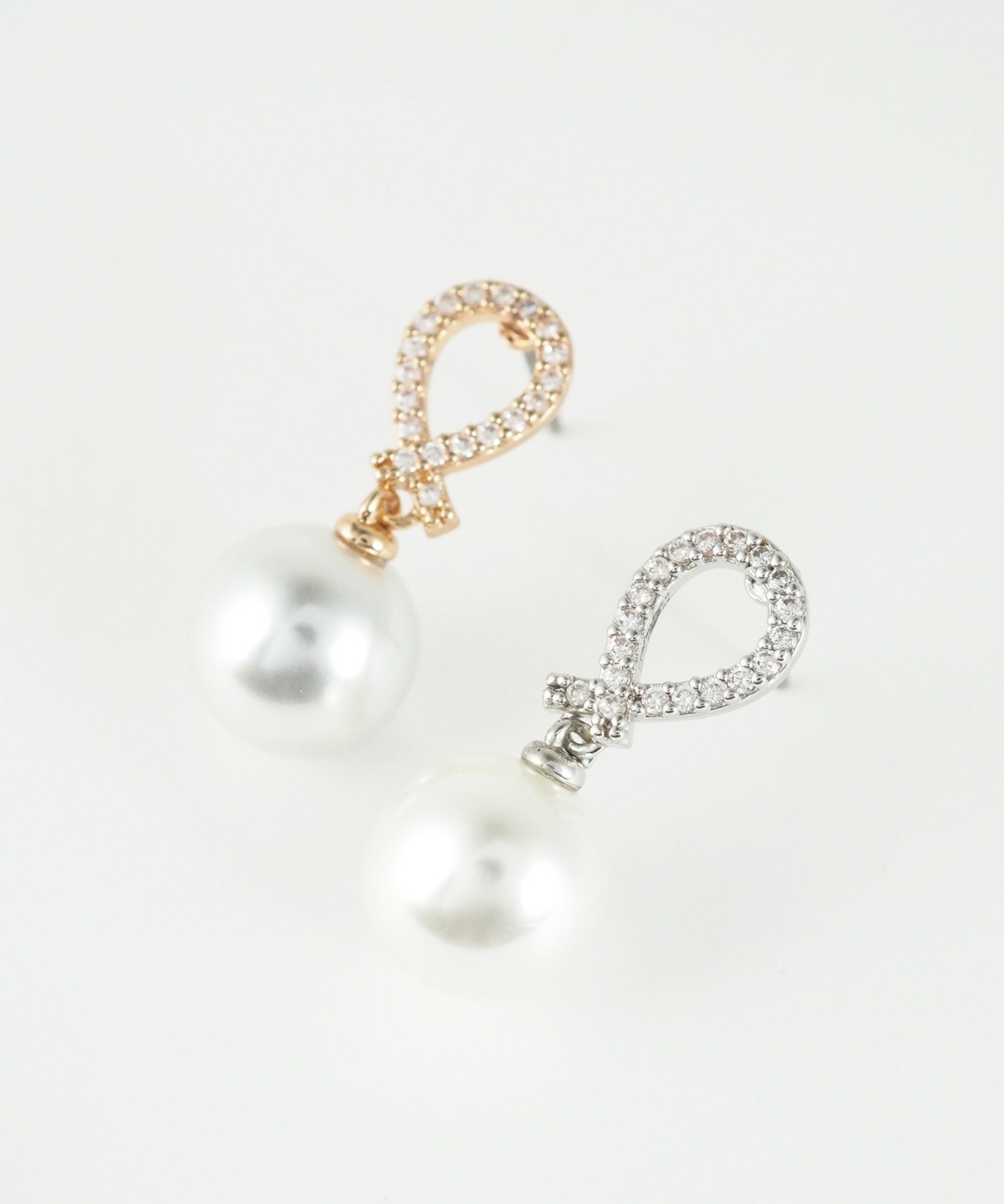 ノットラインストーンチタンポストピアス