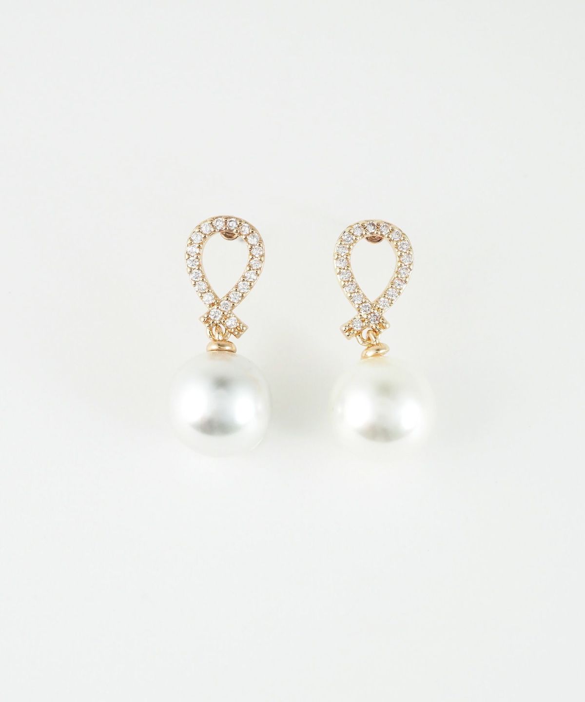 ノットラインストーンチタンポストピアス