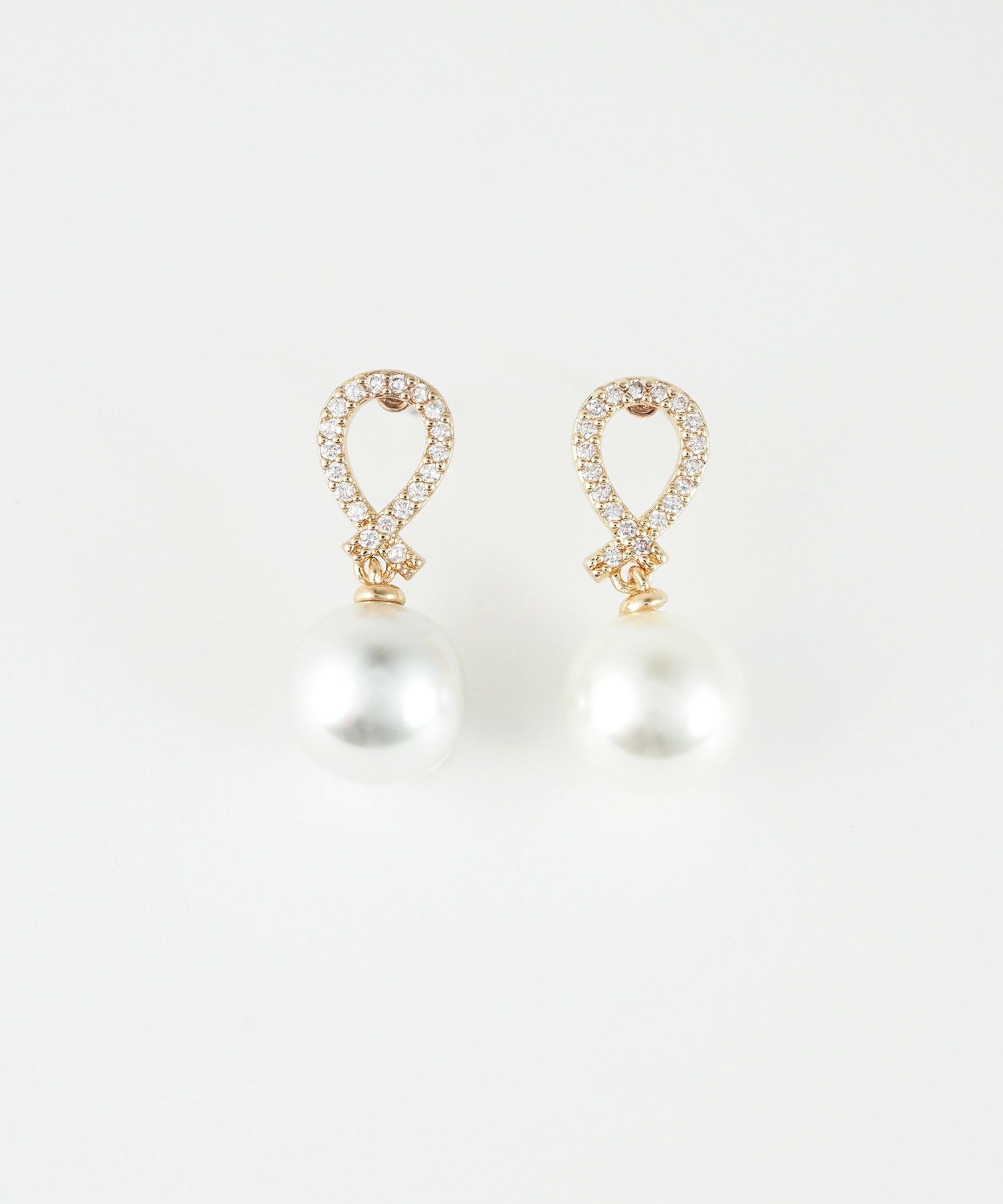 ノットラインストーンチタンポストピアス