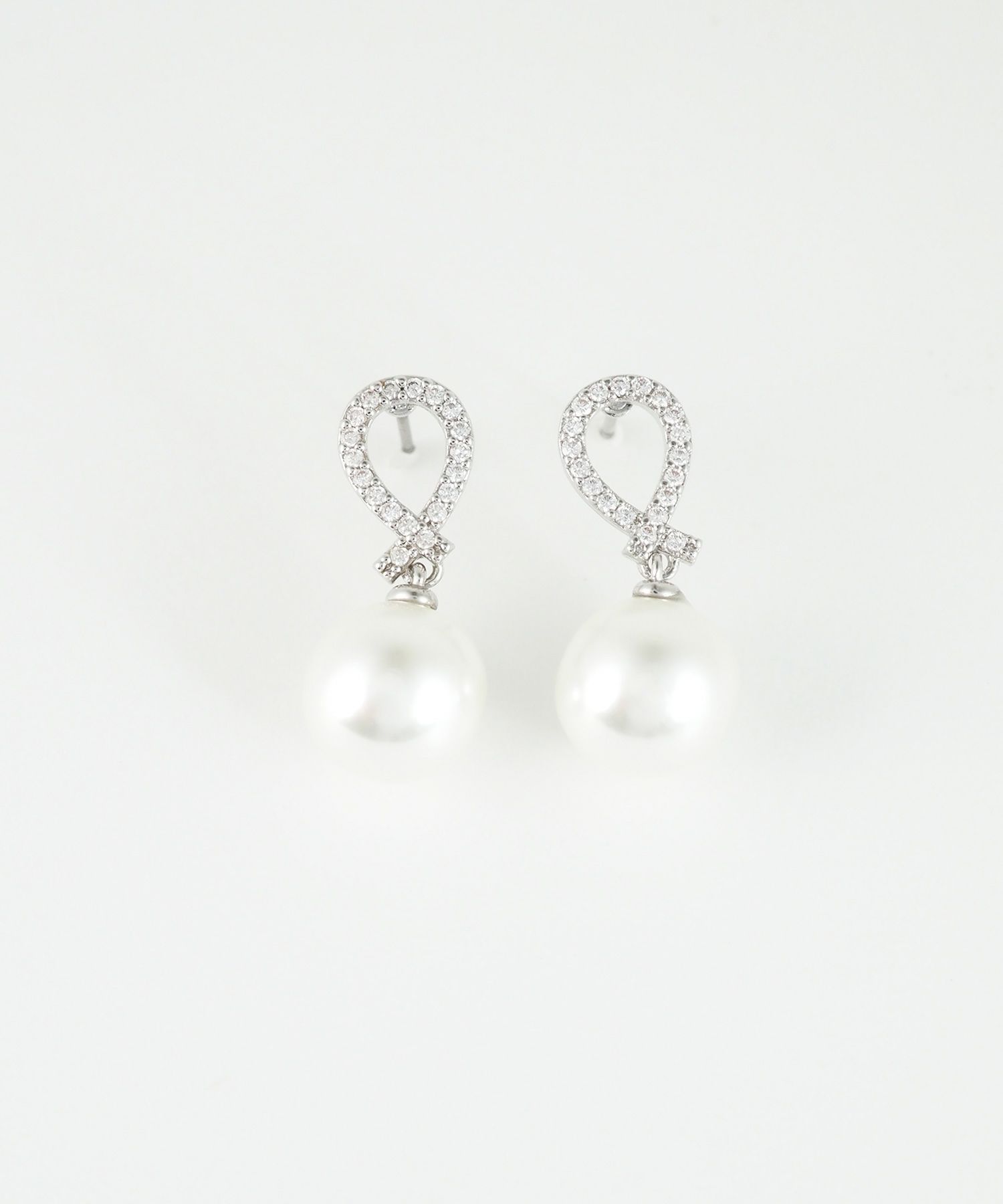 ノットラインストーンチタンポストピアス