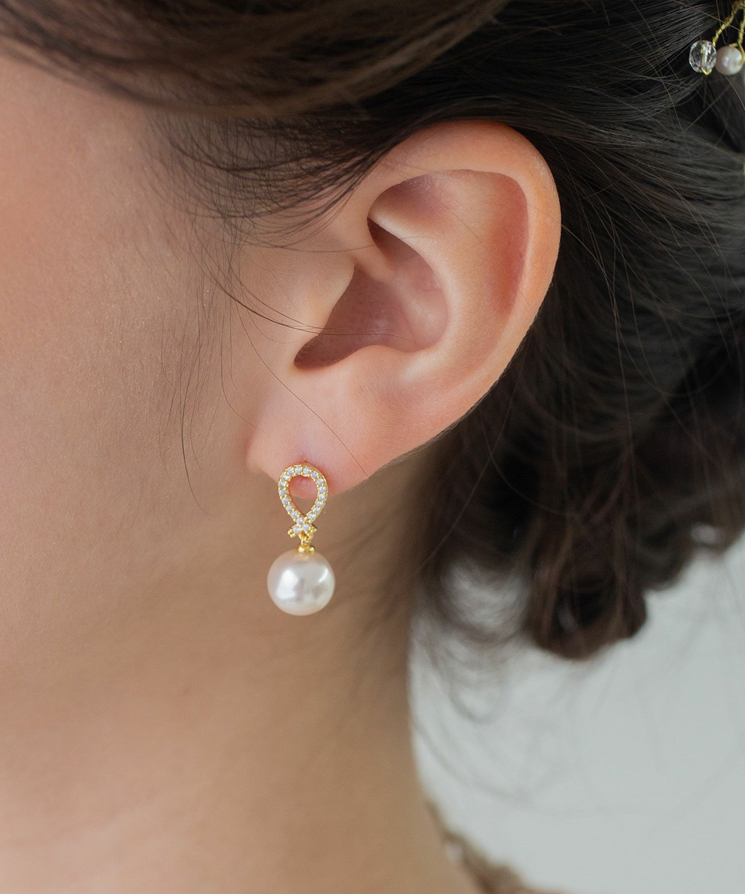 ノットラインストーンチタンポストピアス