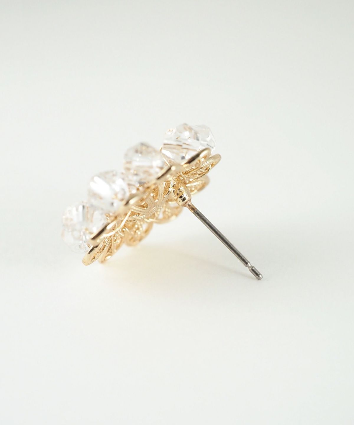 フラワービーズチタンポストピアス