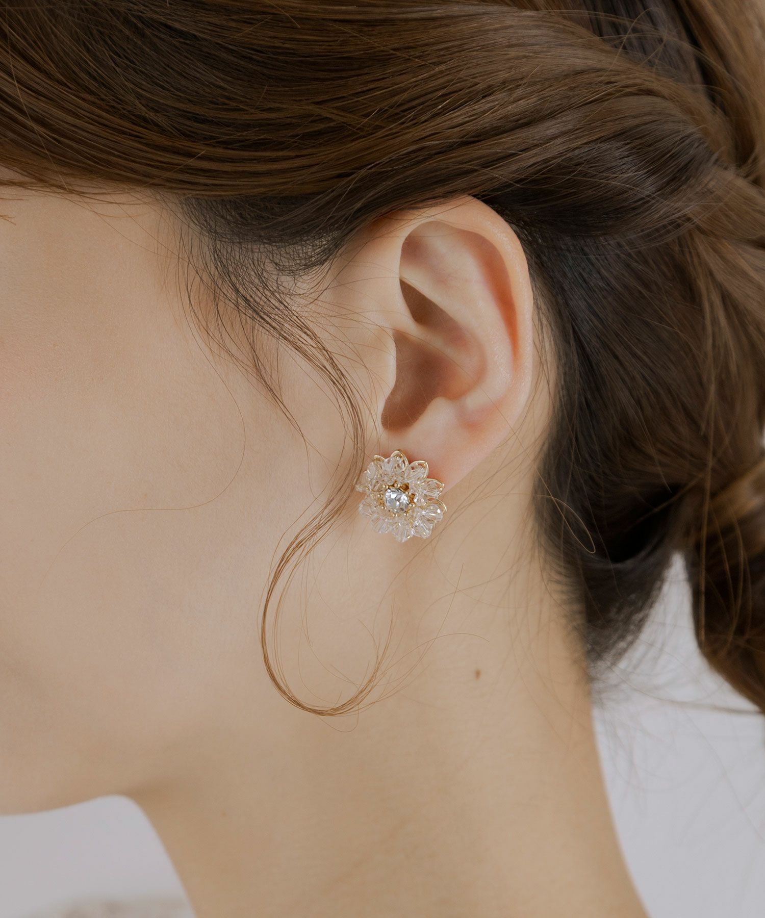 フラワービーズチタンポストピアス