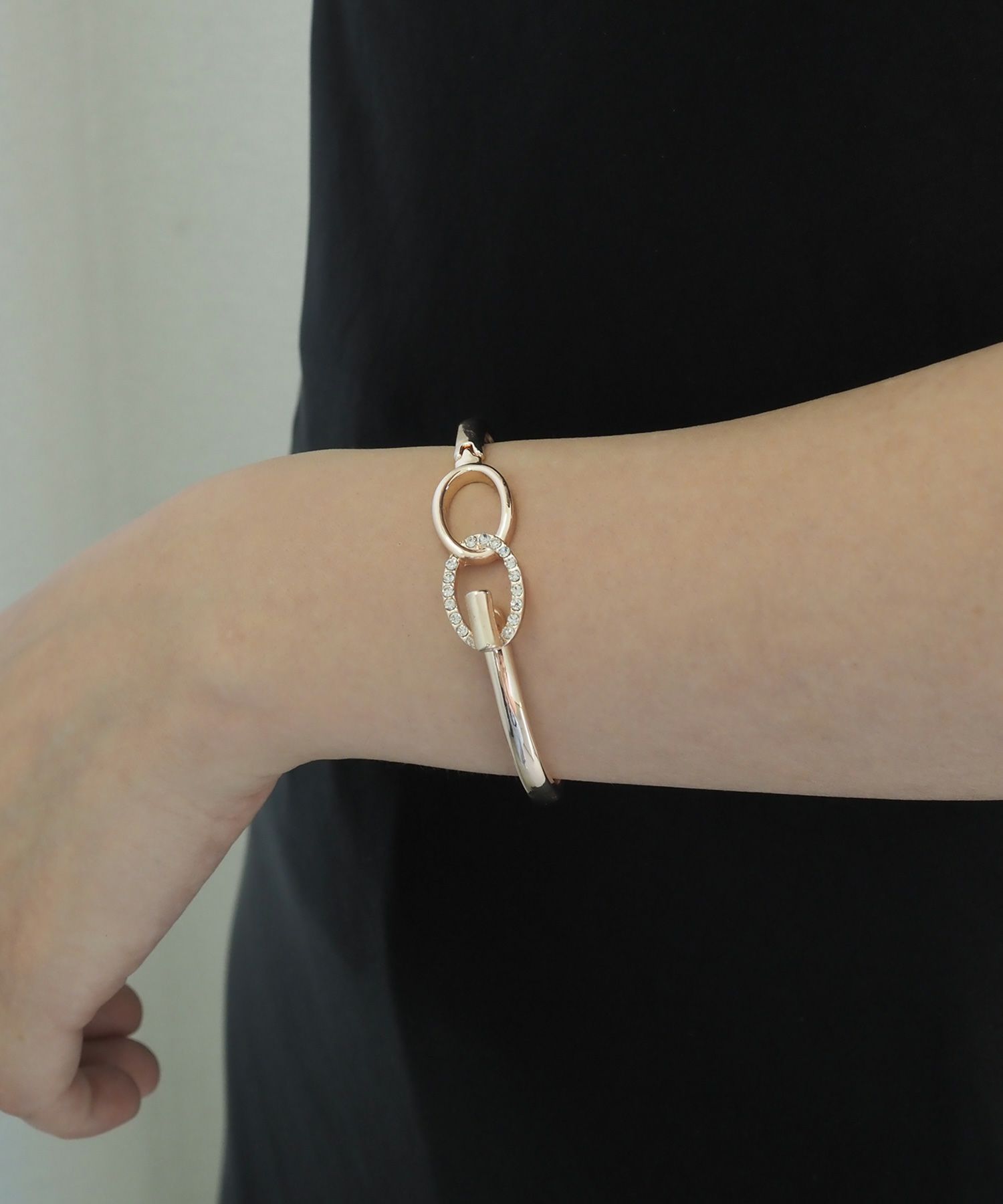 フィックスオーバルクリックバングル