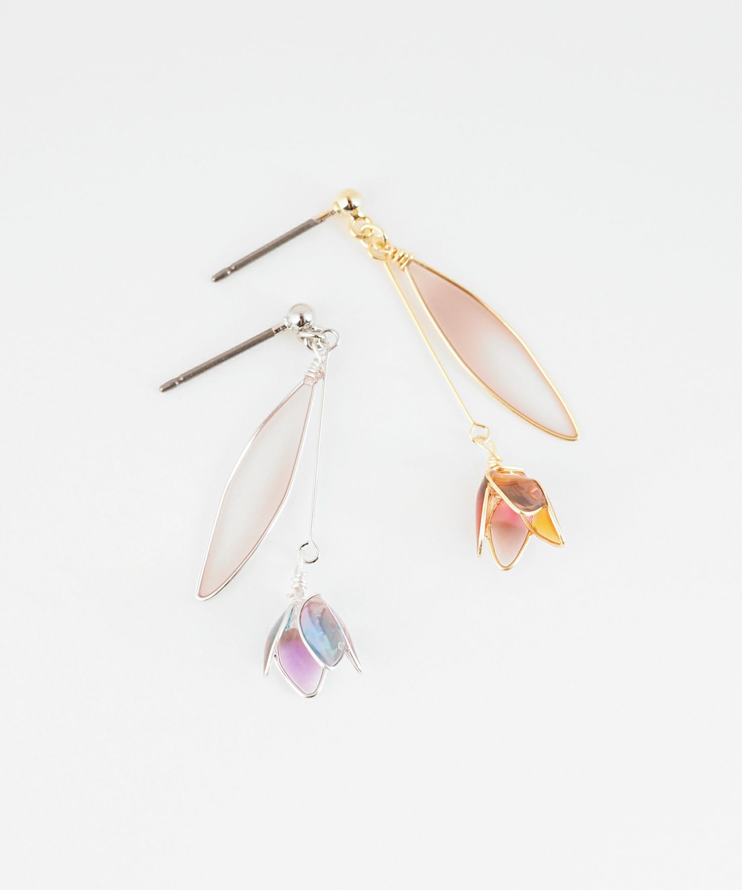 ツボミワイヤーリーフチタンポストピアス