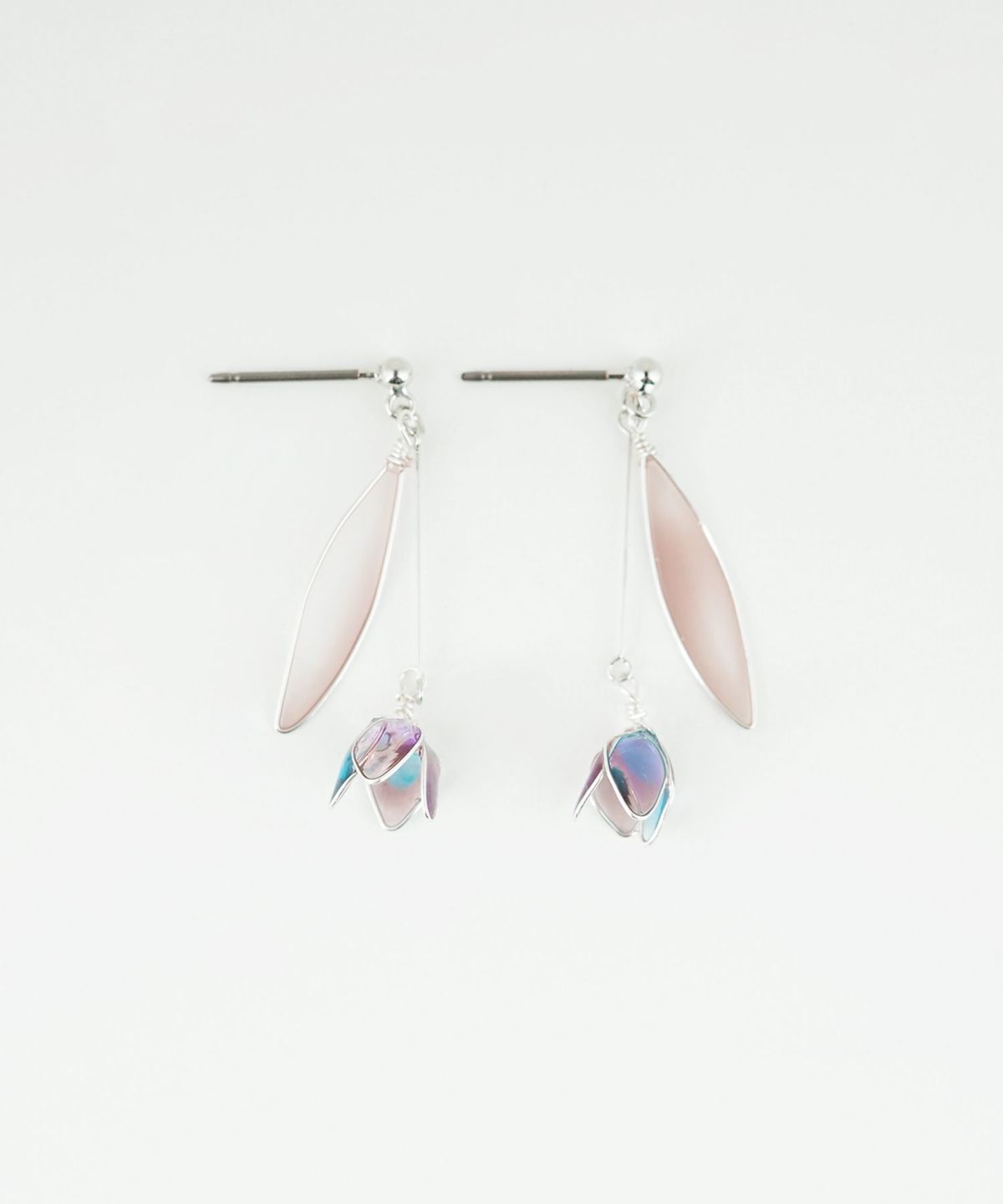 ツボミワイヤーリーフチタンポストピアス