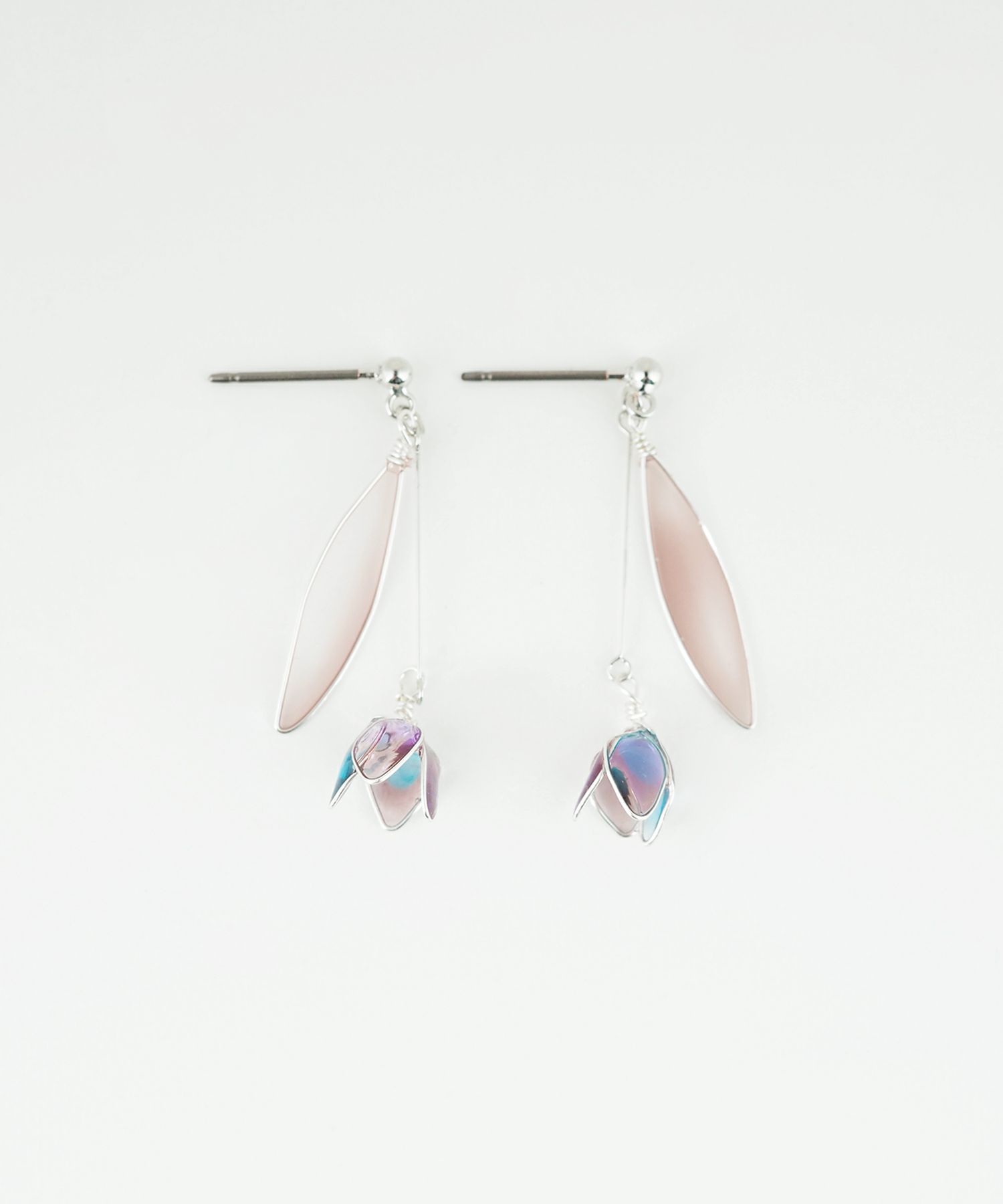 ツボミワイヤーリーフチタンポストピアス