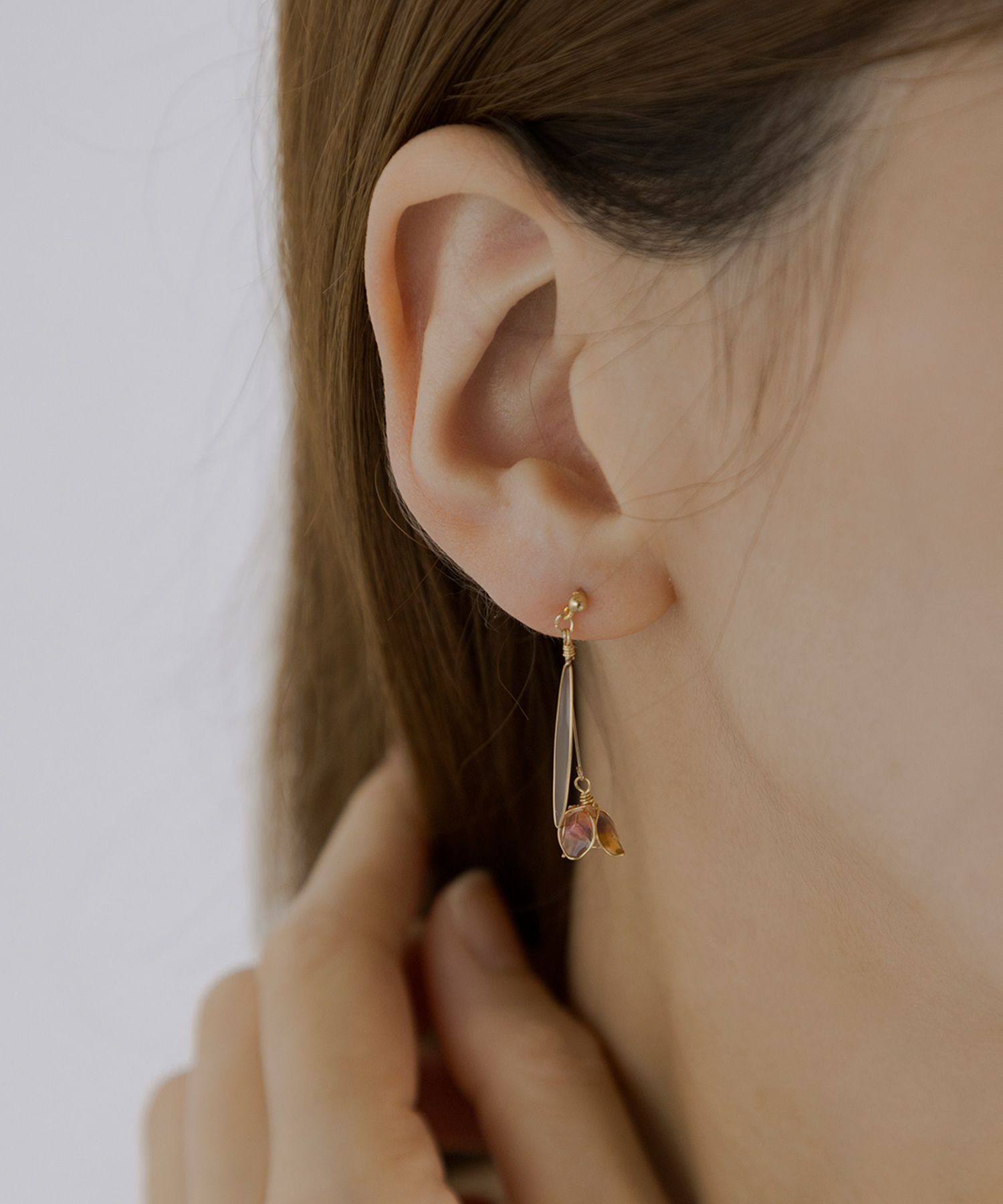 ツボミワイヤーリーフチタンポストピアス