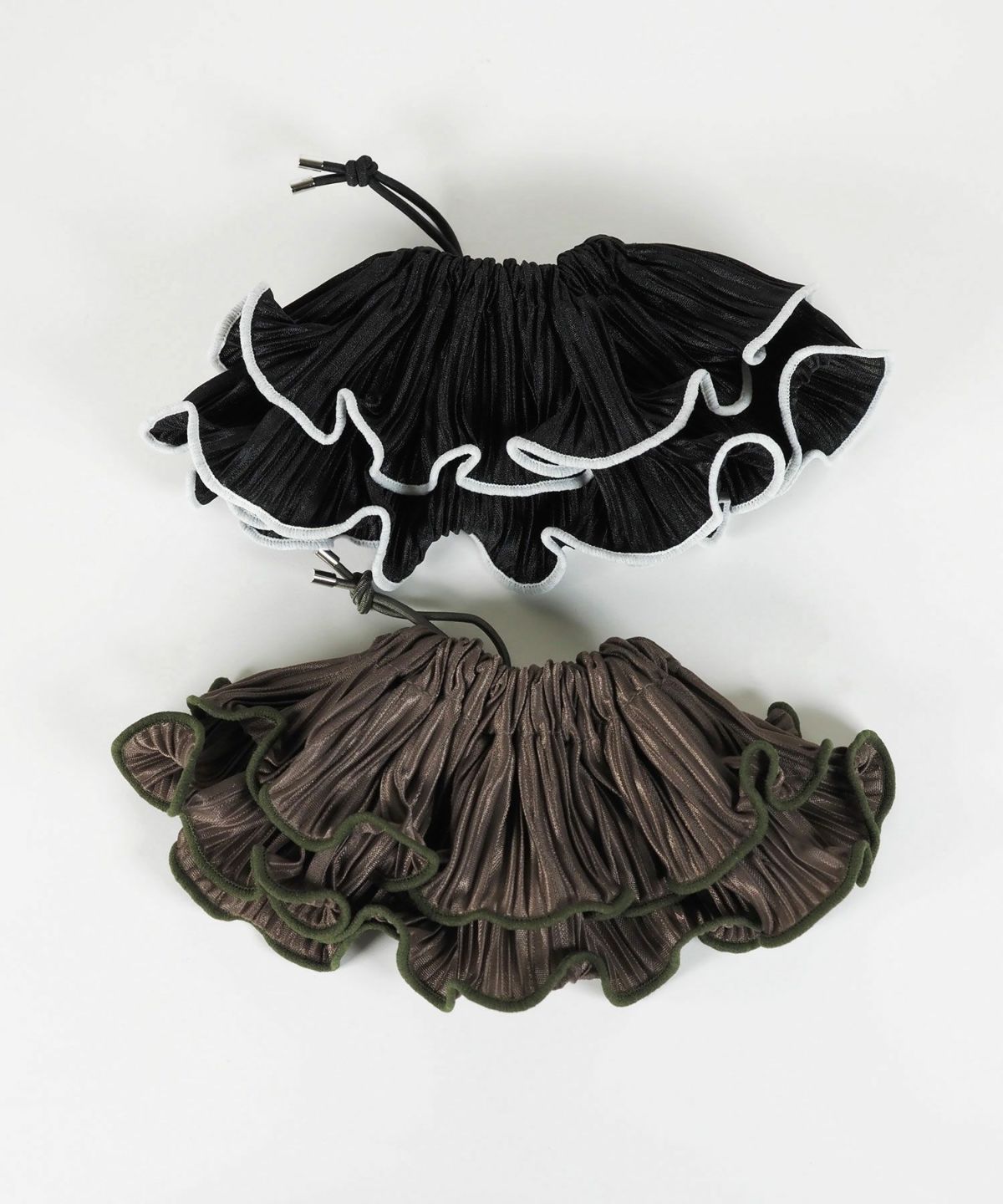 プリーツラインシュシュット