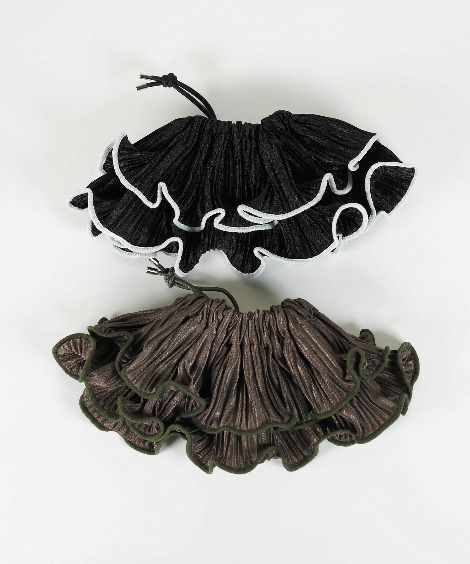 プリーツラインシュシュット