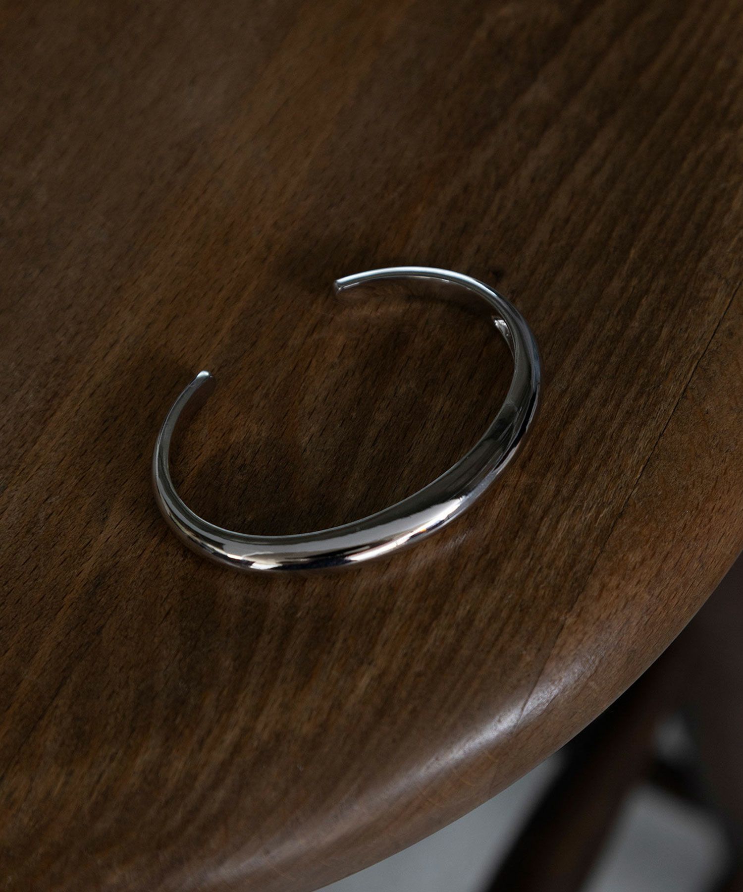 プランププレーンバングル