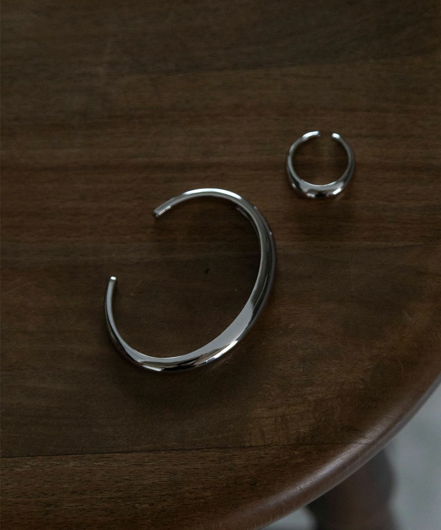 プランププレーンバングル