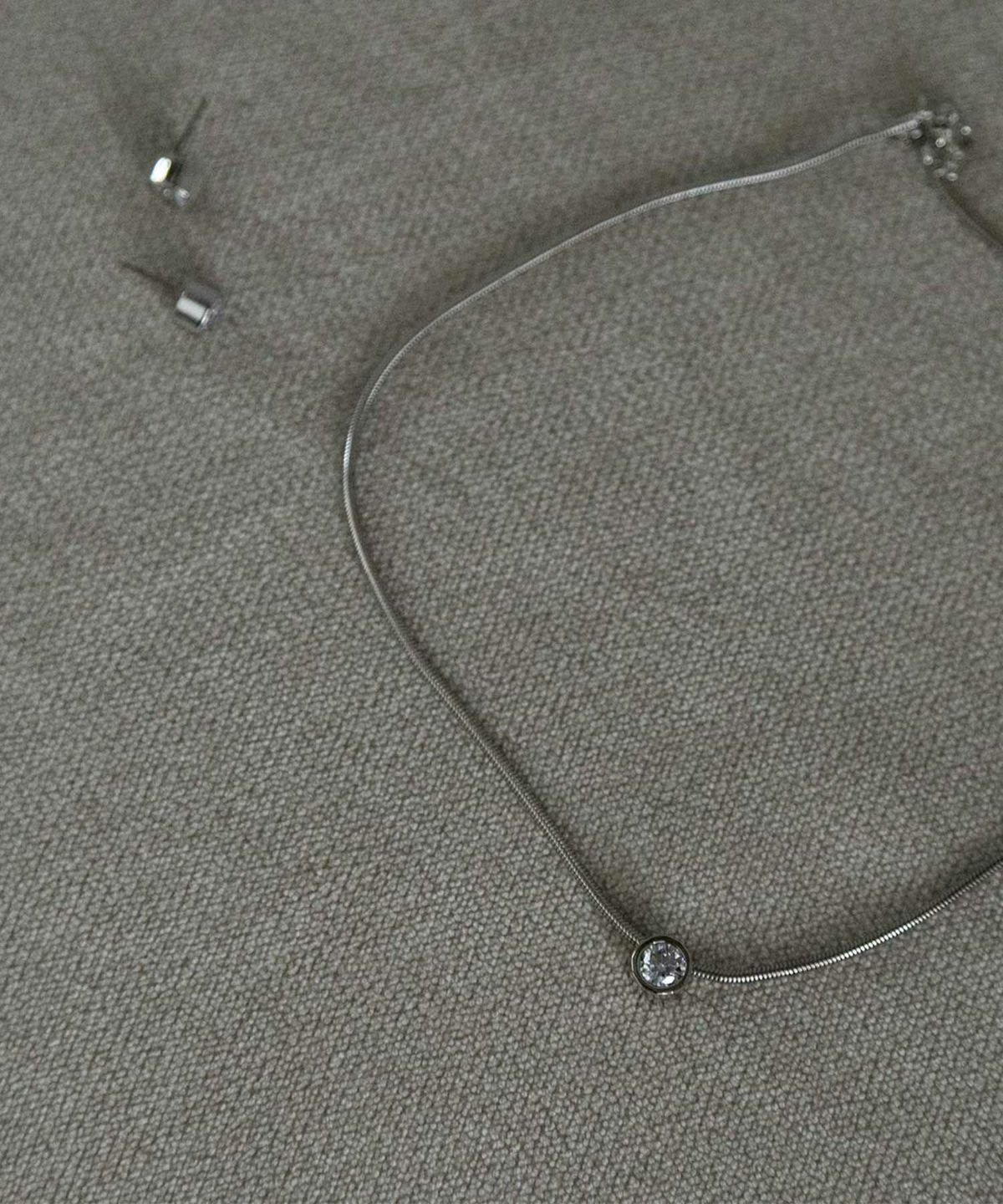 ジルコニアポイントスネークネックレス