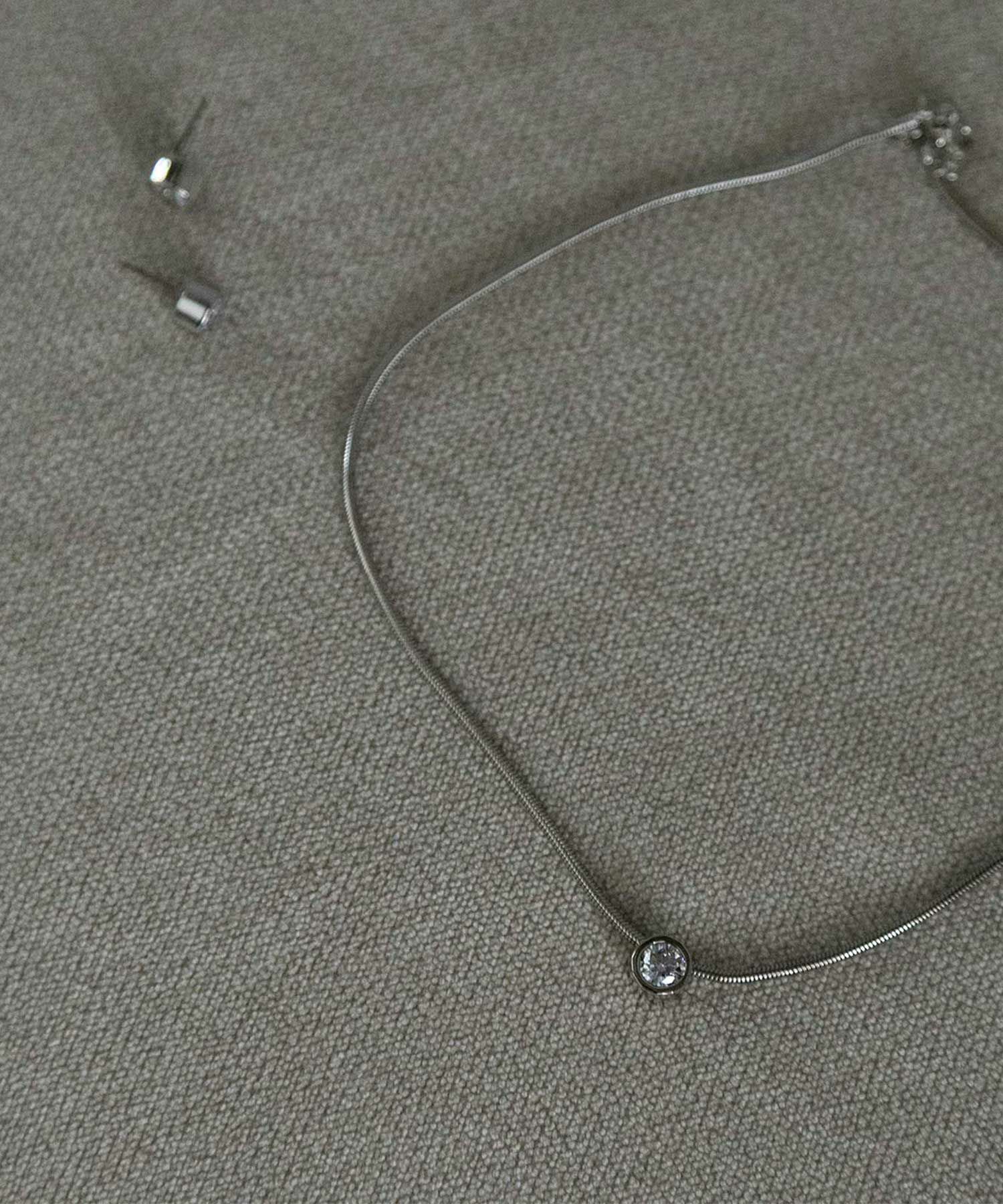 ジルコニアポイントスネークネックレス