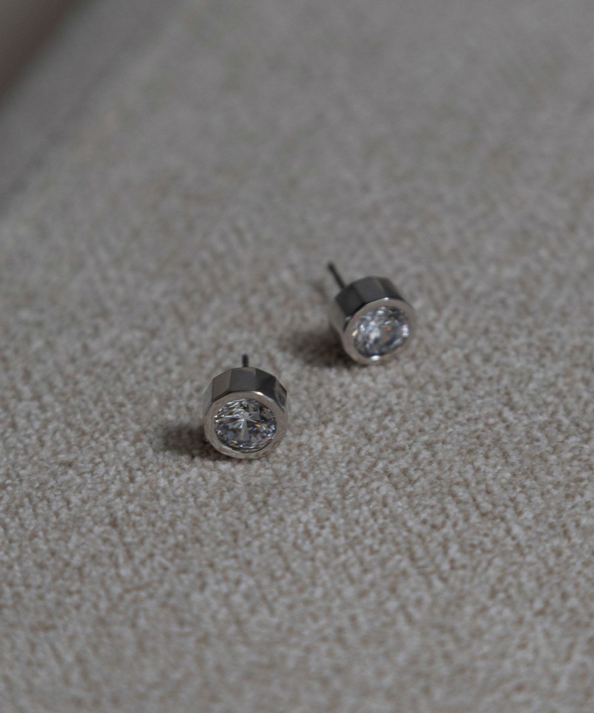 ジルコニアポイントプレーンチタンポストピアス