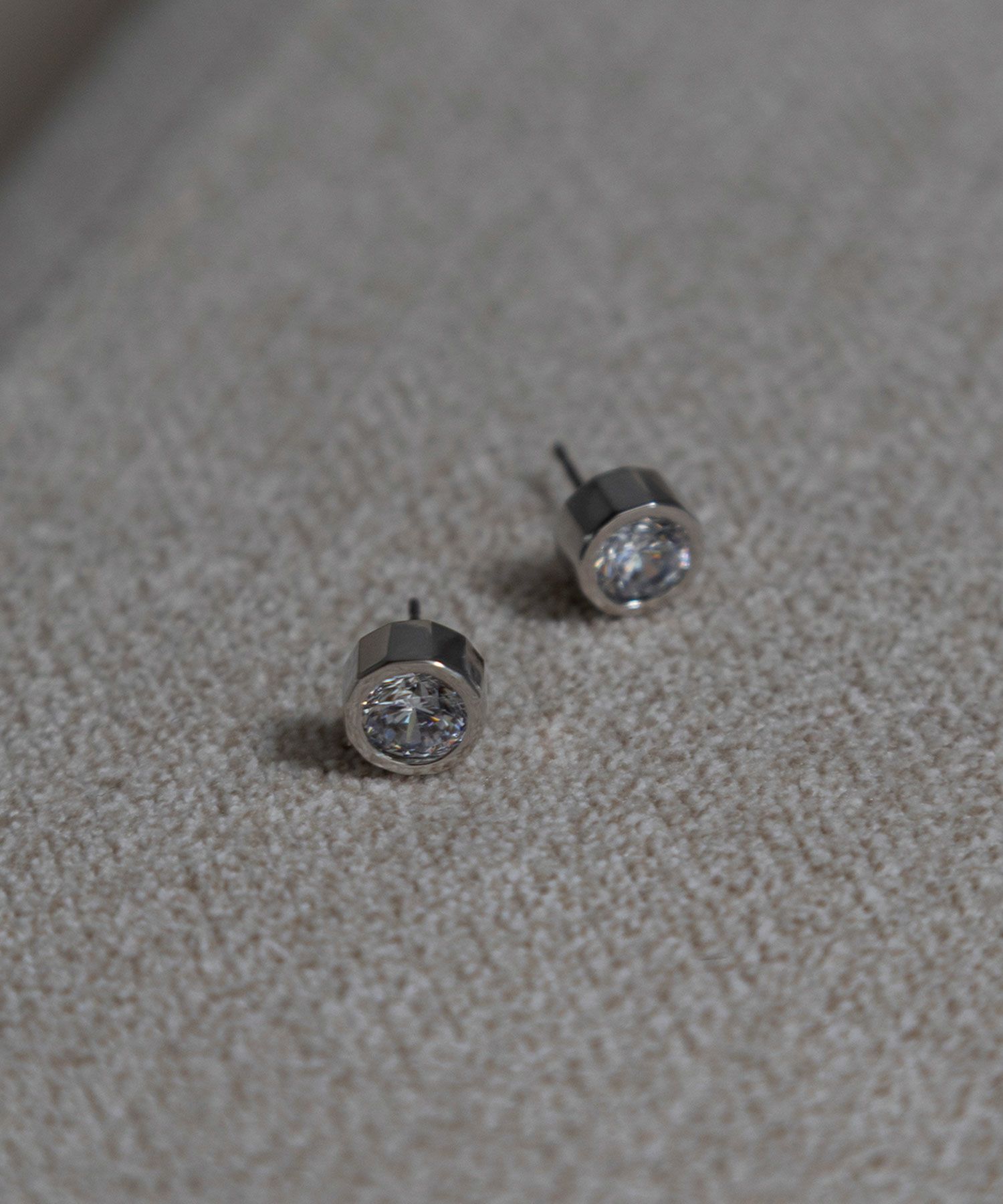 ジルコニアポイントプレーンチタンポストピアス