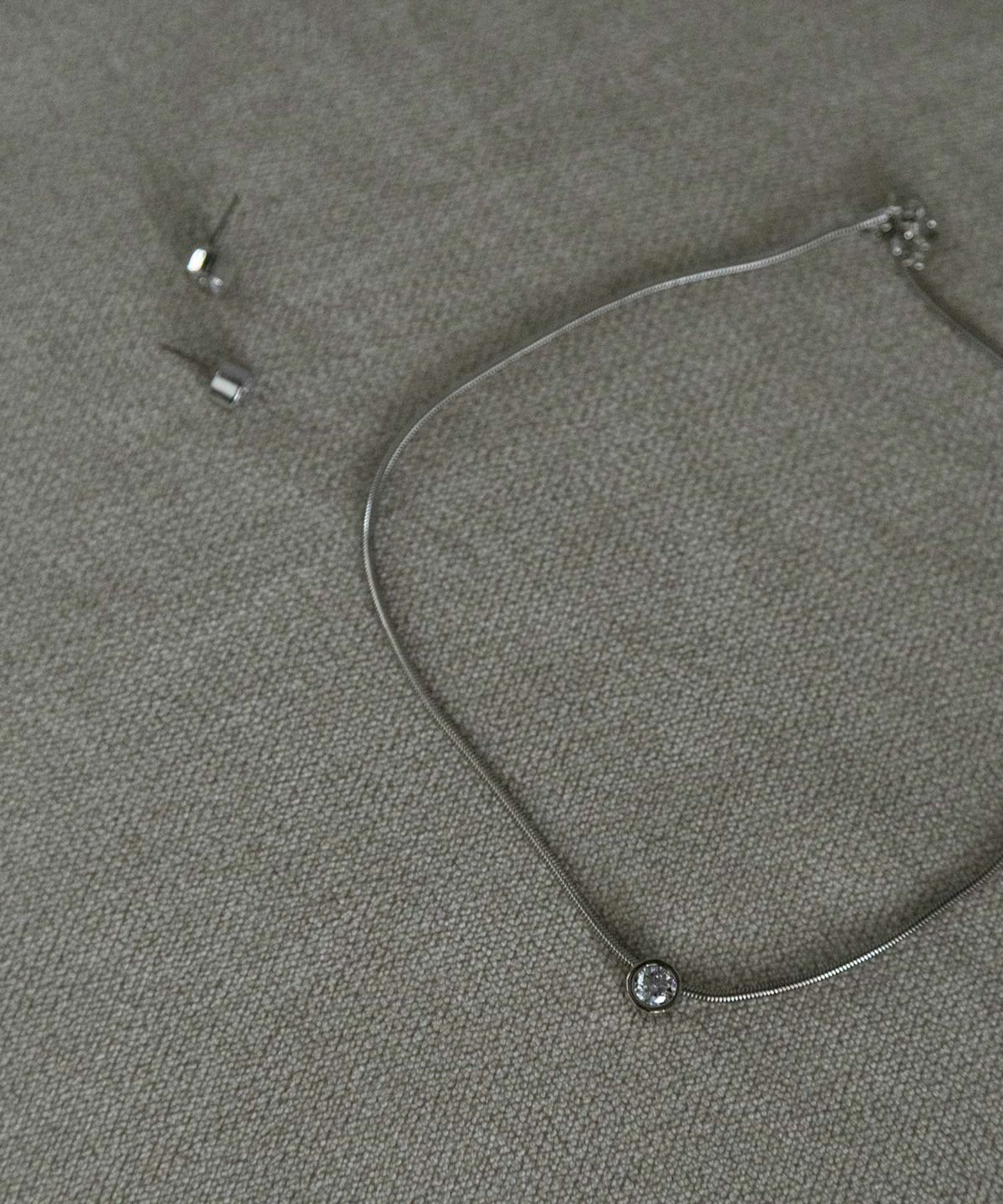 ジルコニアポイントプレーンチタンポストピアス