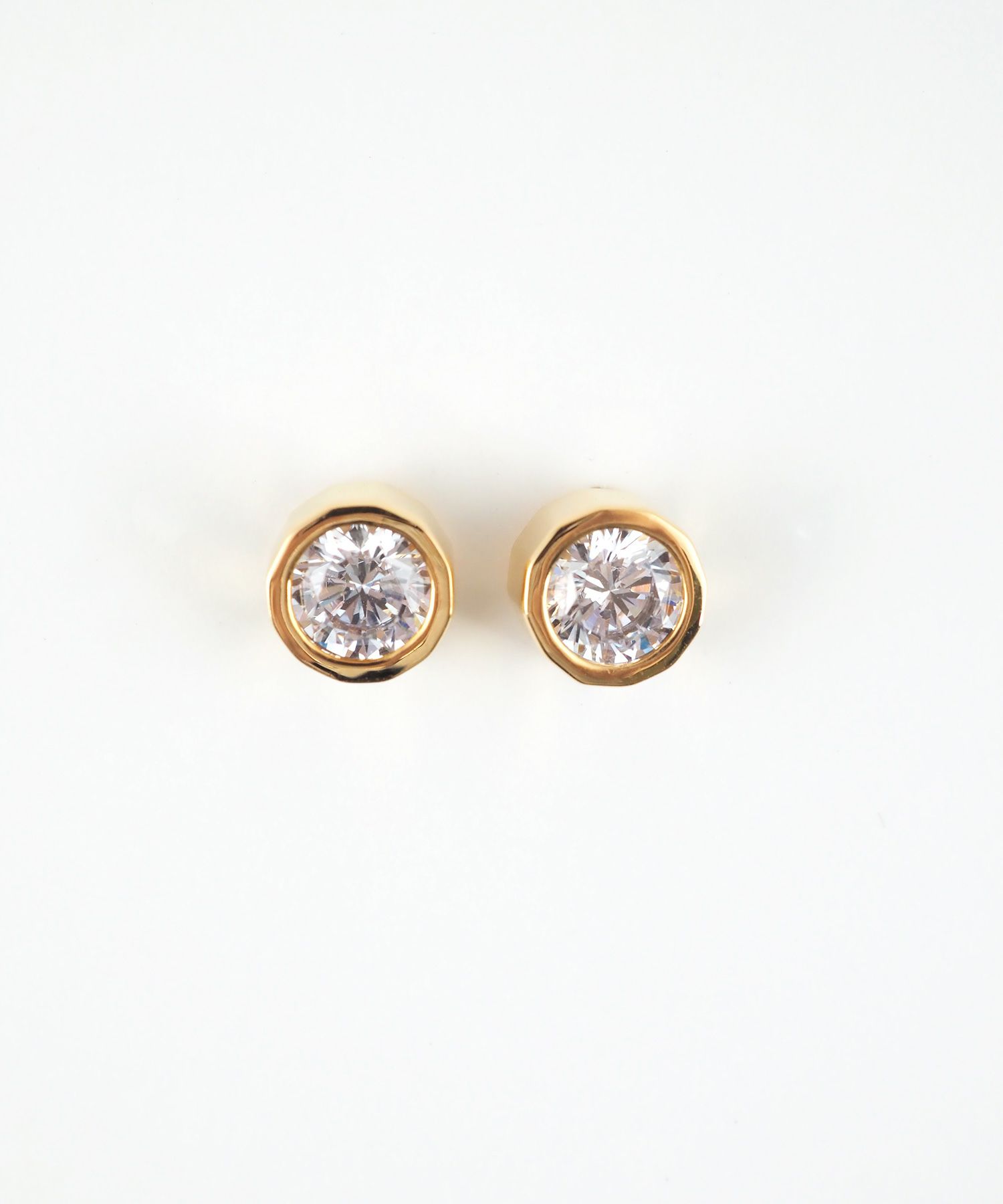 ジルコニアポイントプレーンチタンポストピアス