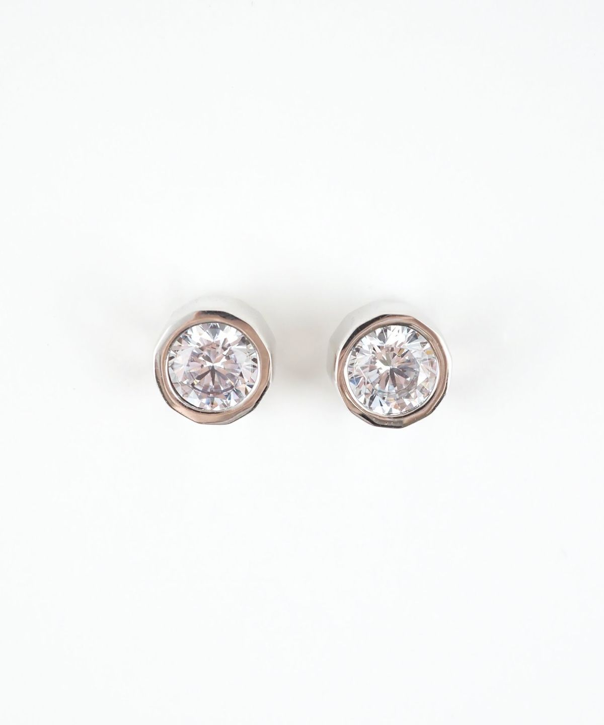 ジルコニアポイントプレーンチタンポストピアス