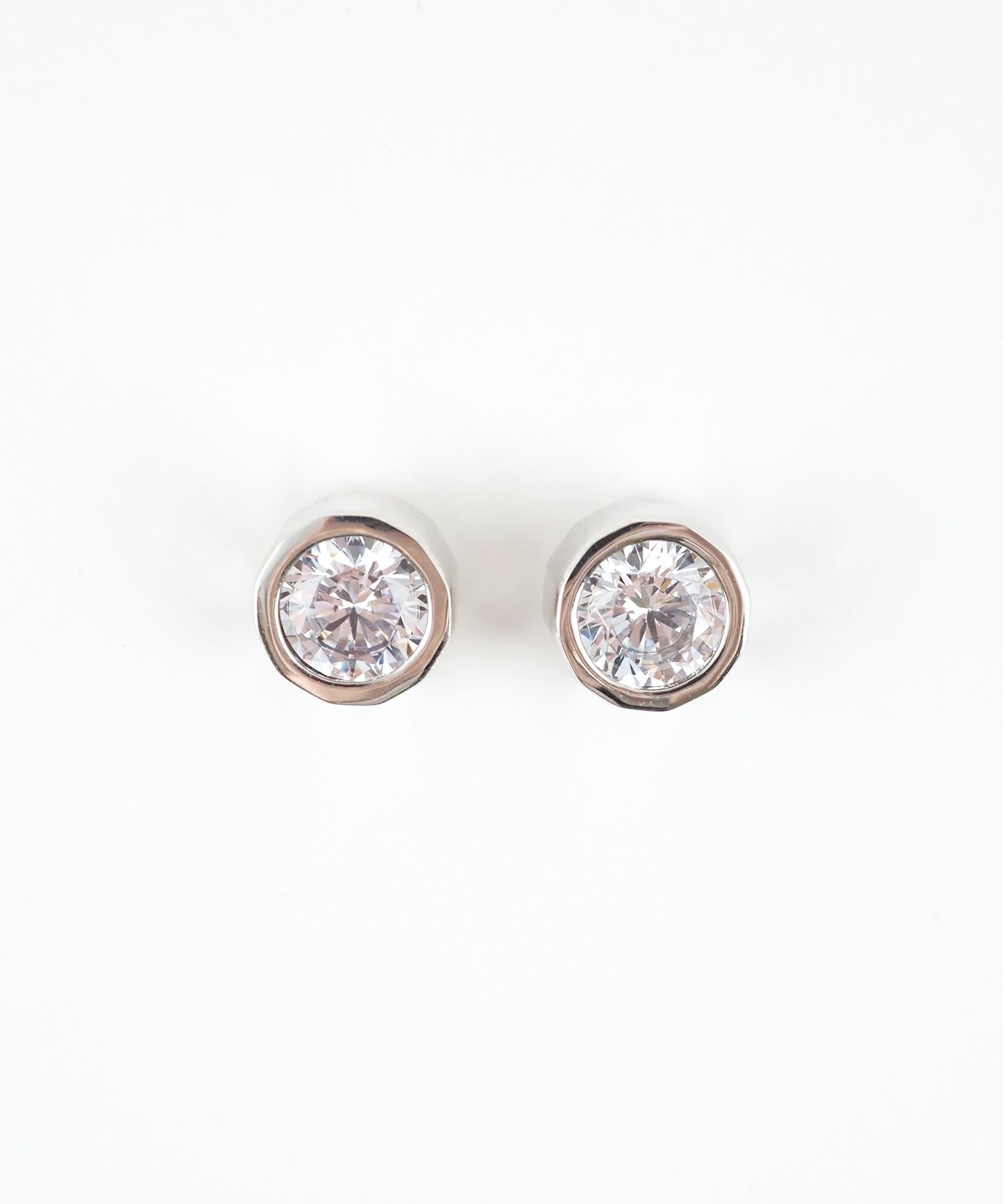 ジルコニアポイントプレーンチタンポストピアス