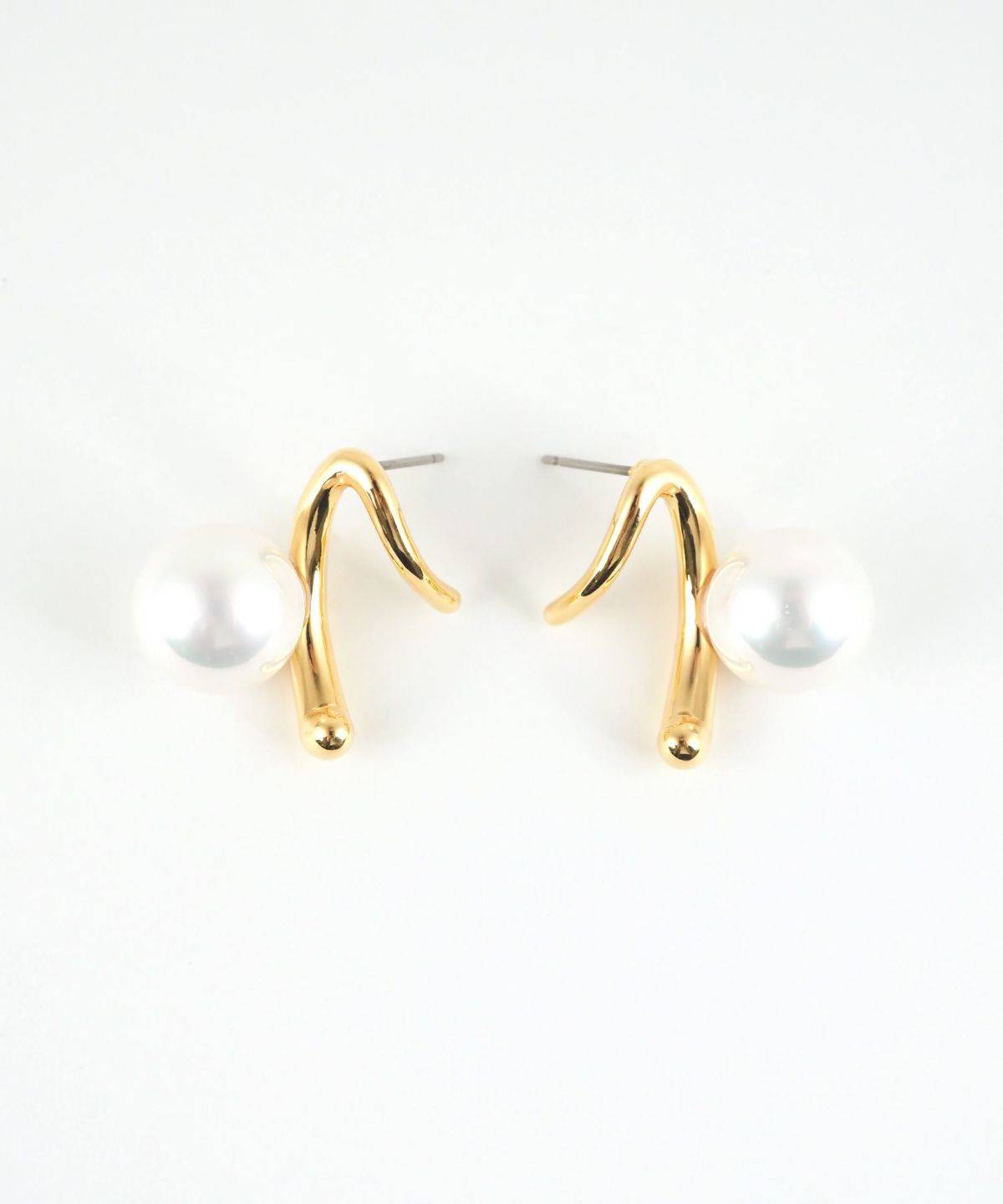 ポリッシュパールニュアンスピアス