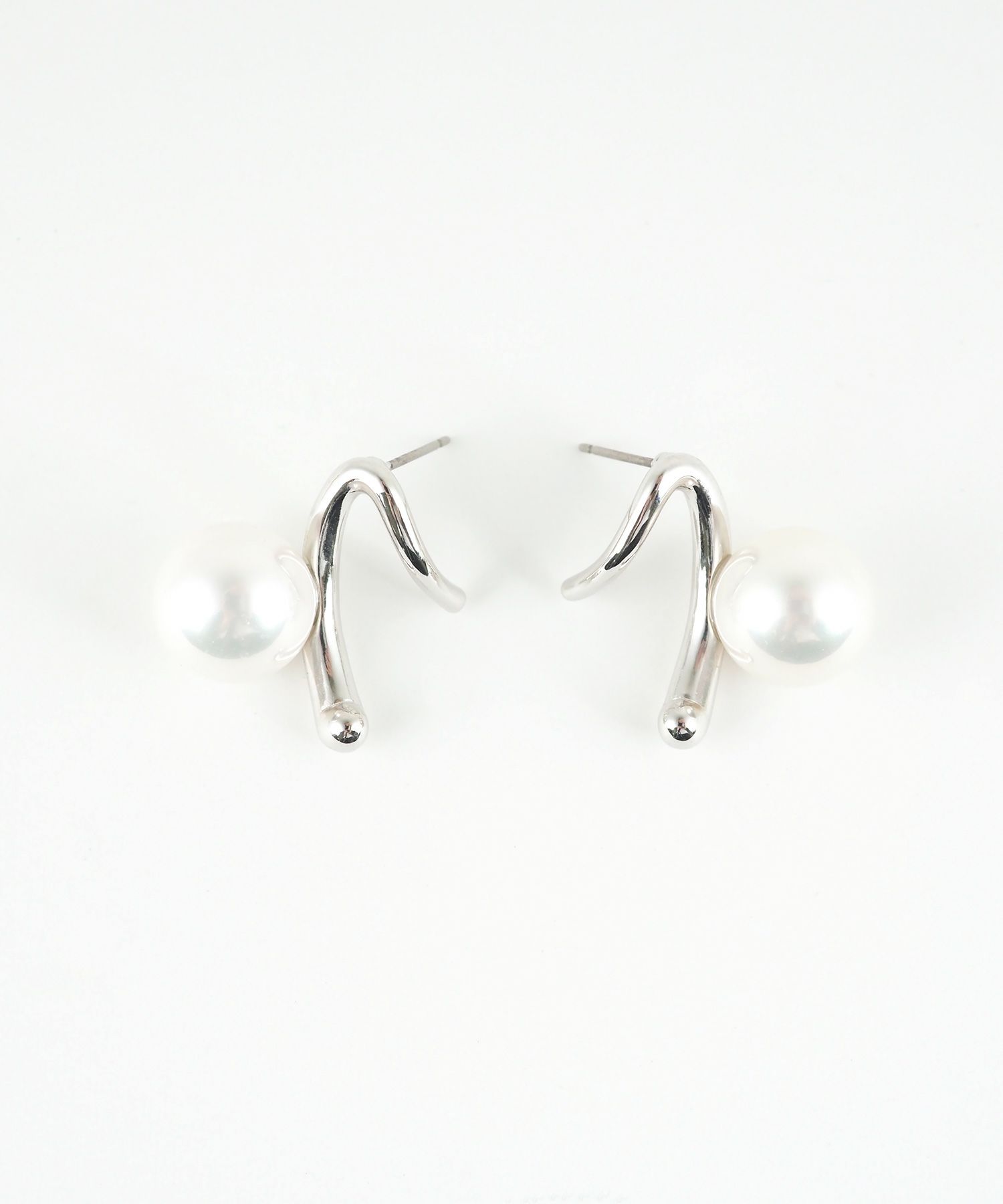 ポリッシュパールニュアンスピアス