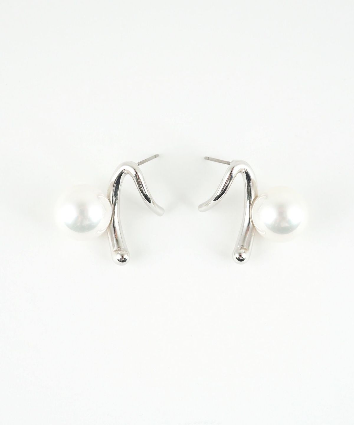 ポリッシュパールニュアンスピアス