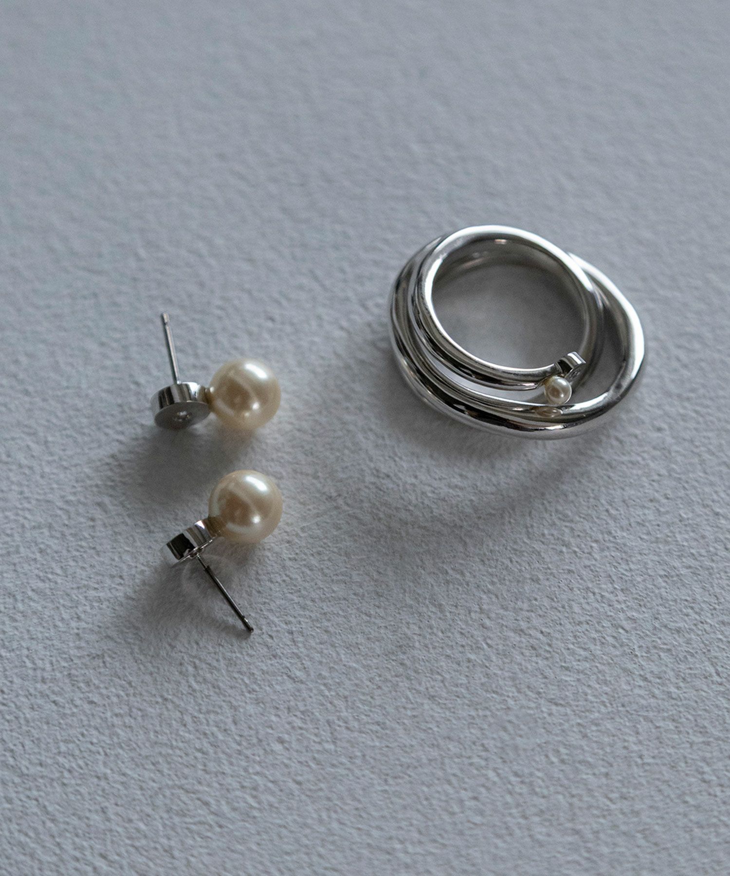 シェルパールジルコニアメタルピアス