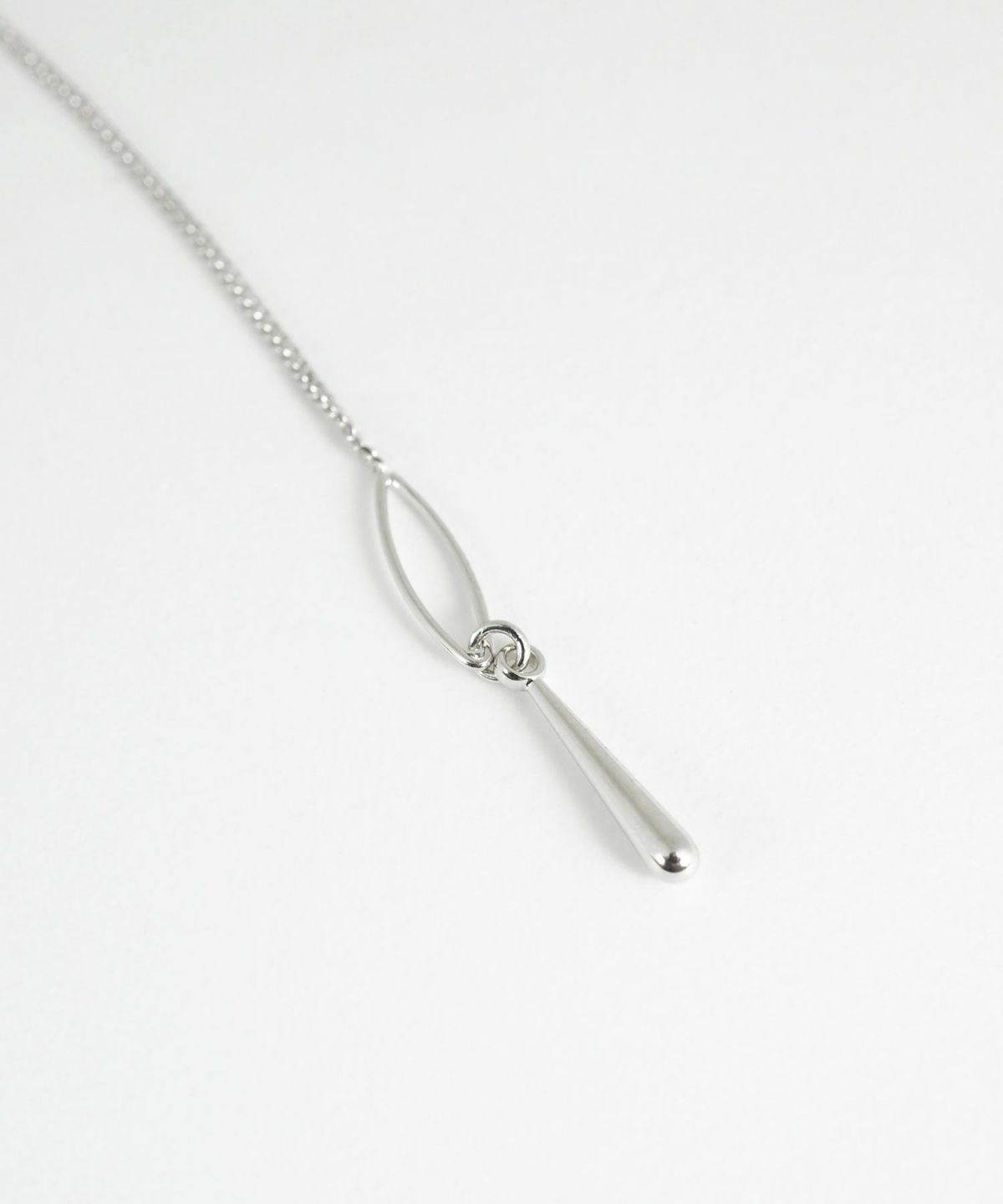 オーバルフレーム＆メタルドロップアメリカンピアス