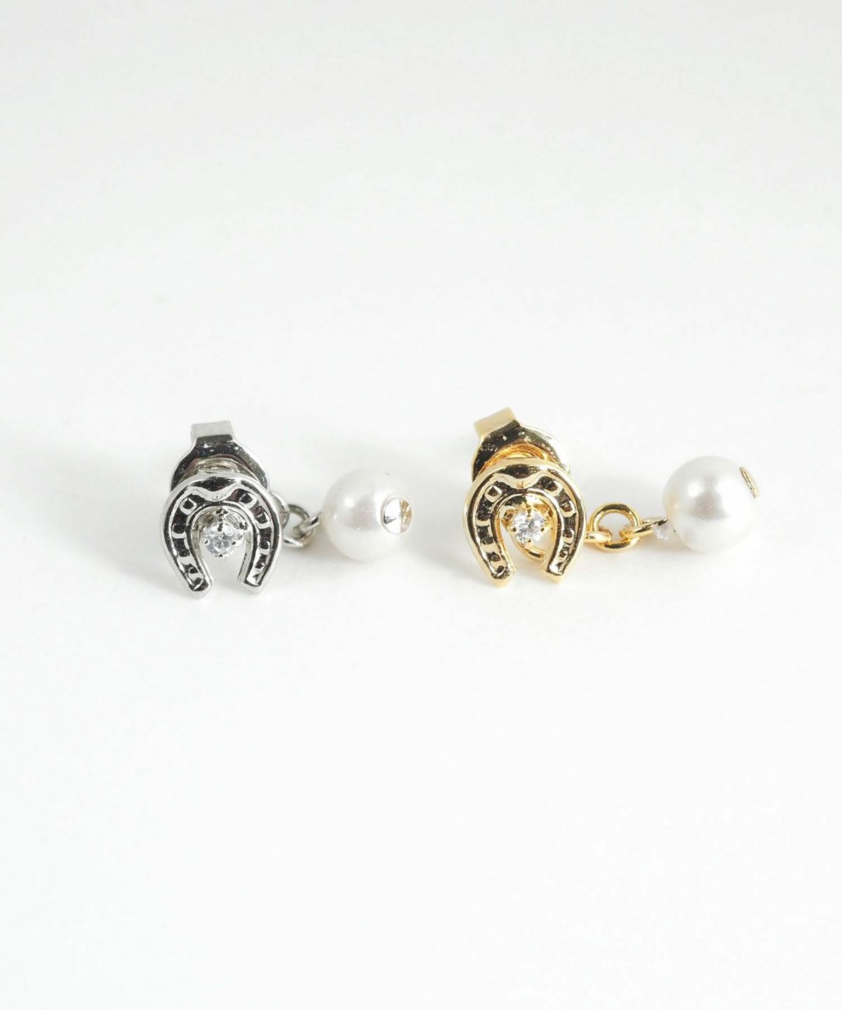 ホースシューパールバックキャッチピアス