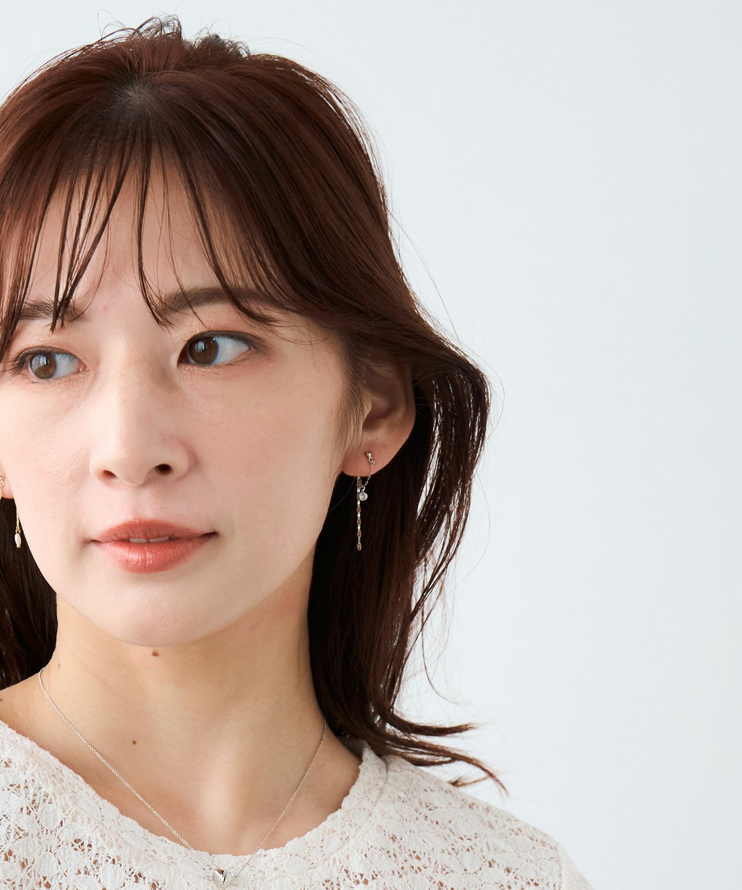 ビジュー＆ペタルチェーンバックキャッチピアス